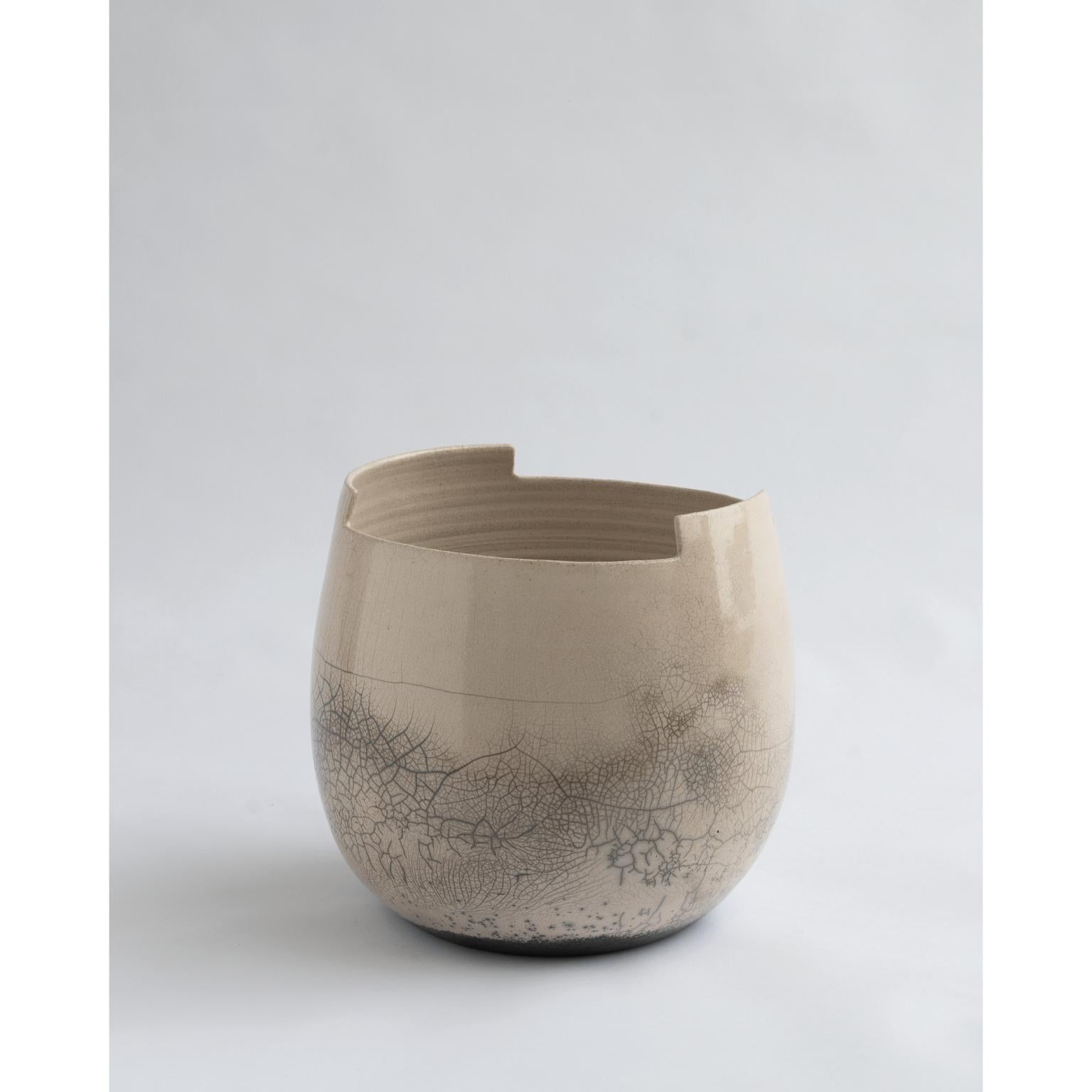Italiano Vaso piccolo Cut Raku Naked Clear di Studionudo in vendita