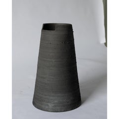 Vaso alto nero fumé tagliato di Studionudo