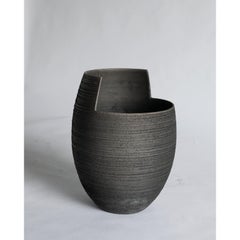 Jarrón mediano negro ahumado cortado by Studionudo