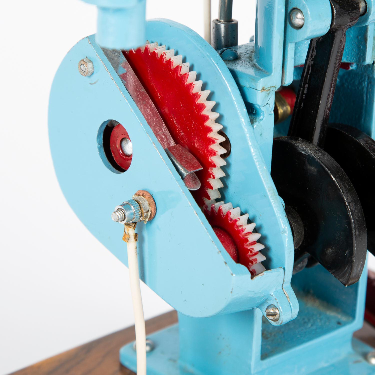 Cutaway Demonstration Model of a Four Stroke Petrol Engine In Good Condition In London, GB