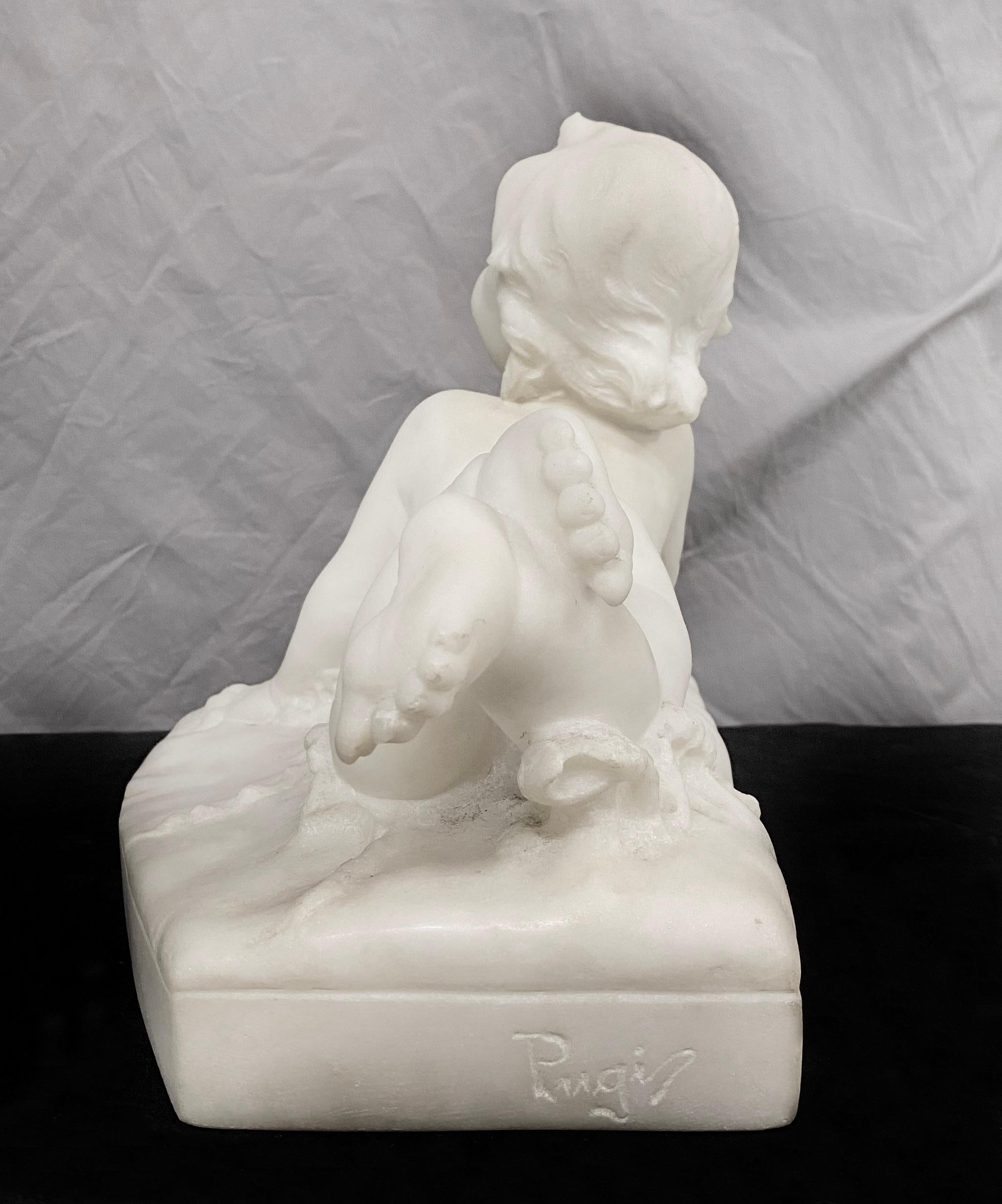 Cute 19th Century Italian White Carrara Marble of a Baby at the Beach by Pugi In Good Condition For Sale In Long Island City, NY