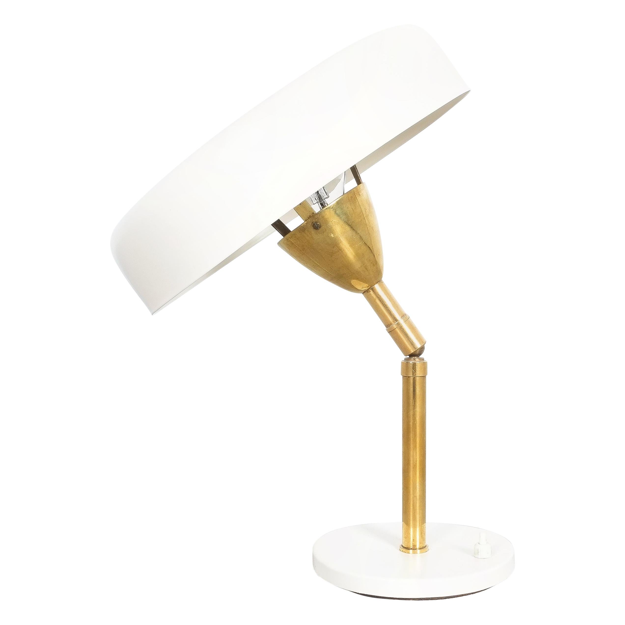 Nette verstellbare Schreibtischlampe Messing Eierschale Farbe, Italien Midcentury im Angebot