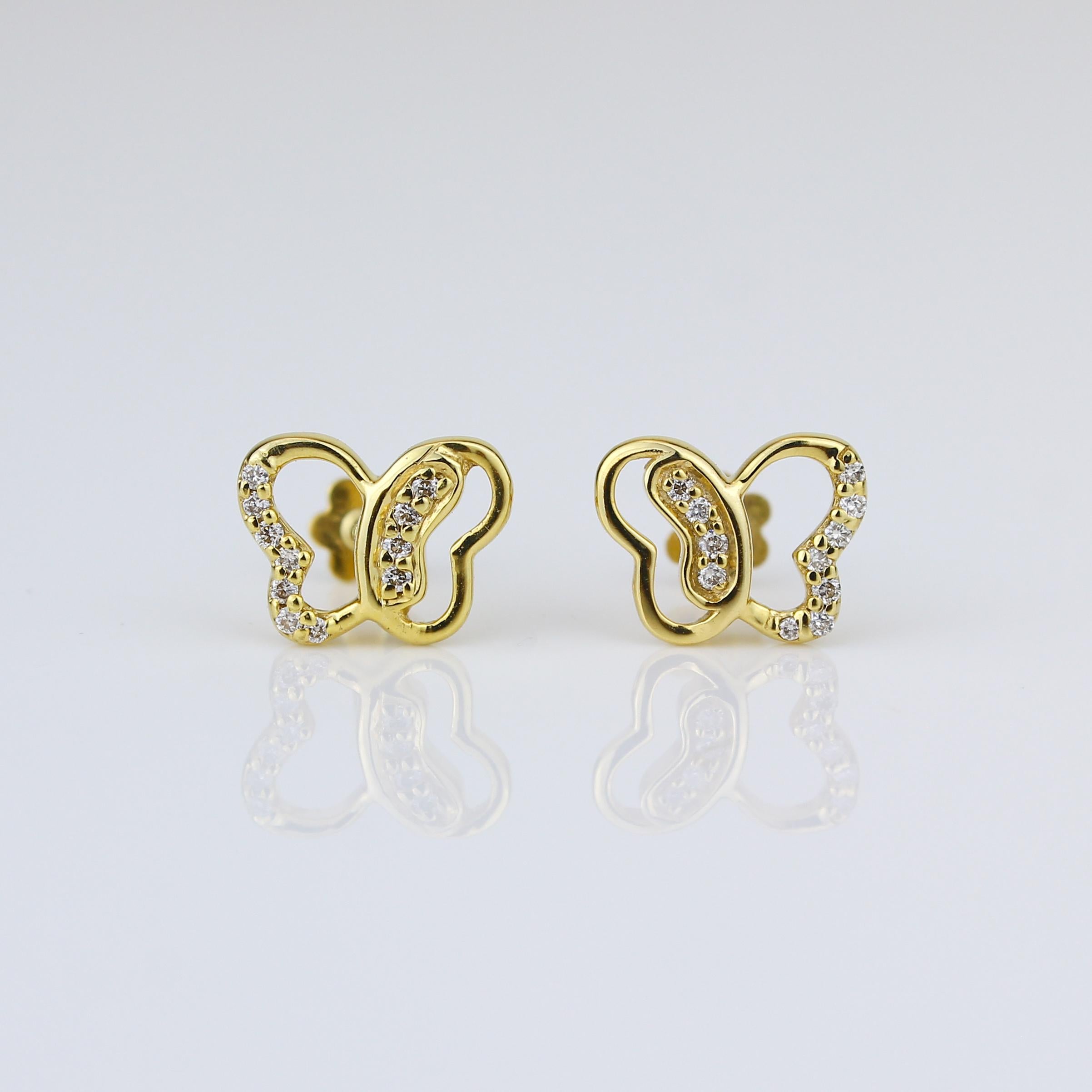 Diese entzückenden Schmetterlings-Diamant-Ohrringe für Mädchen (Kinder/Kleinkinder) sind eine perfekte Mischung aus Niedlichkeit und Raffinesse. Diese Ohrringe aus glänzendem, massivem 18-karätigem Gold zeigen charmante Schmetterlingsmotive, die mit
