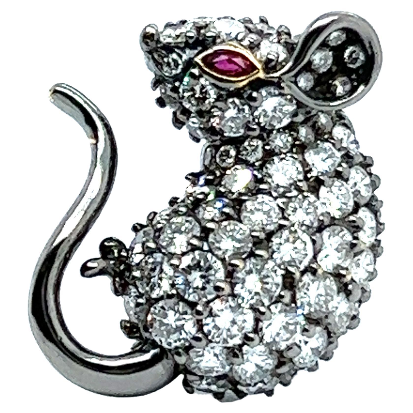 Cute Diamond Mouse Brooch in 18 Karat Blackened White Gold For Sale