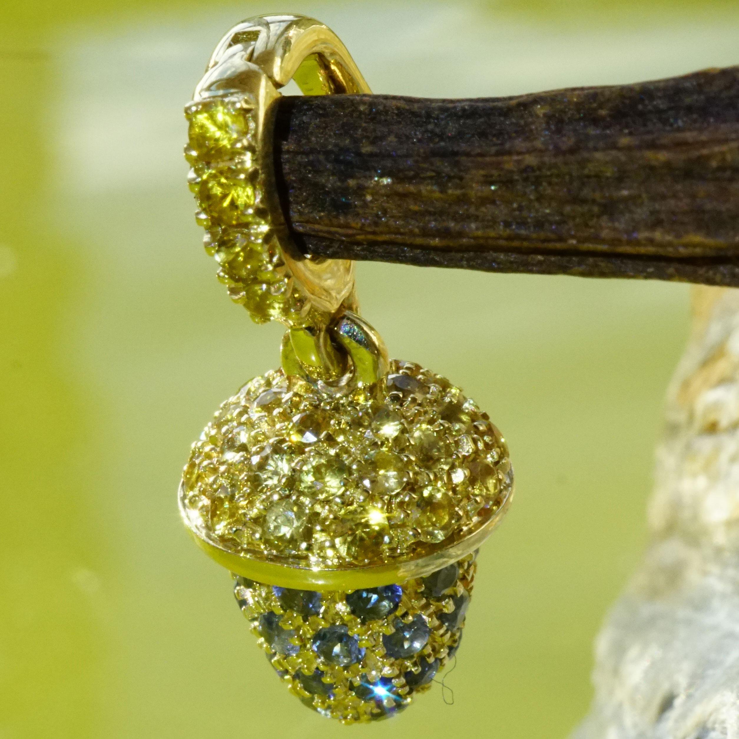 Moderne Mignon pendentif Highlight Item Fine Yellow and Blue Sapphires AAA+ made Italy en vente