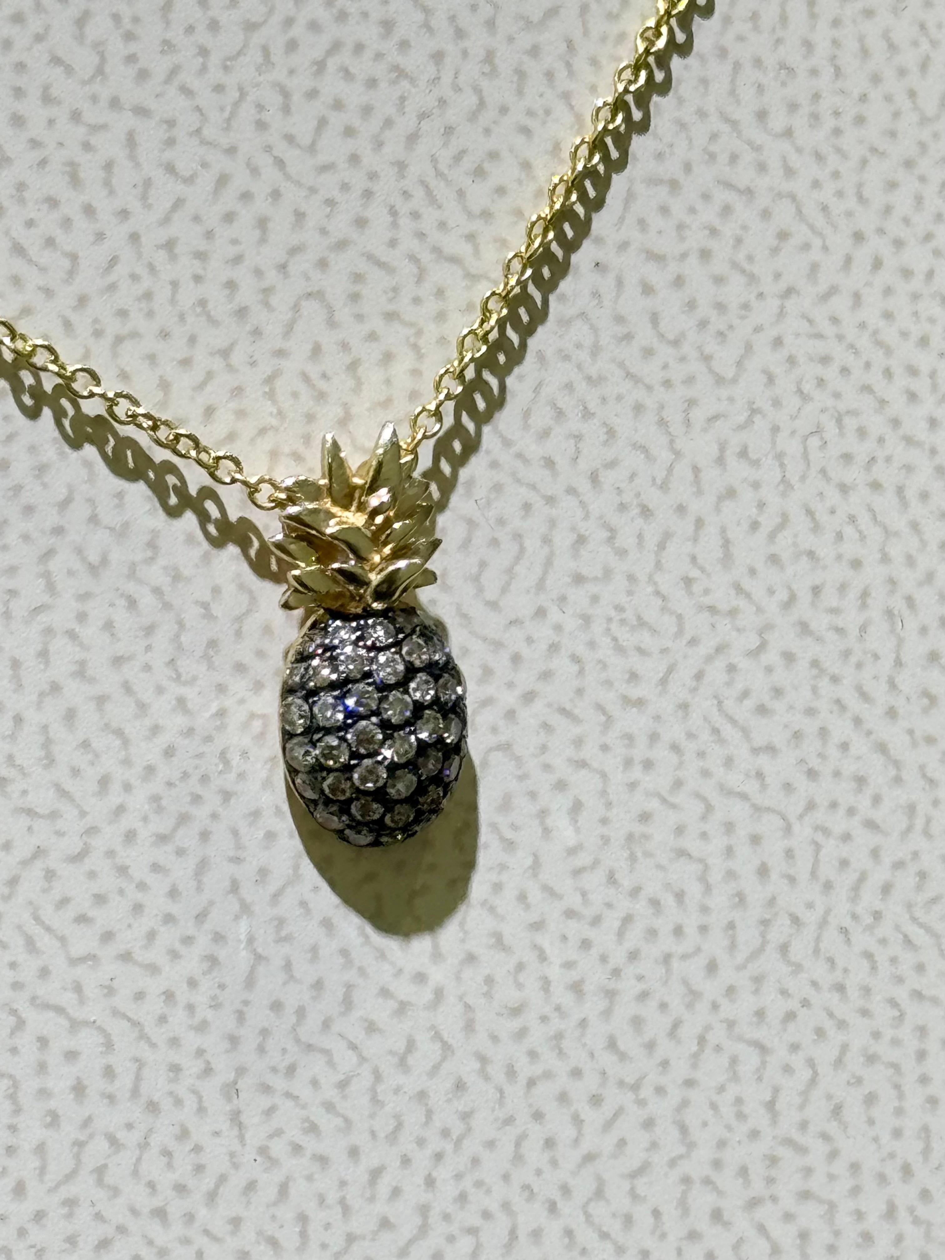 Modern Cute Effy Pineapple Necklace With Diamonds In 14k For Sale