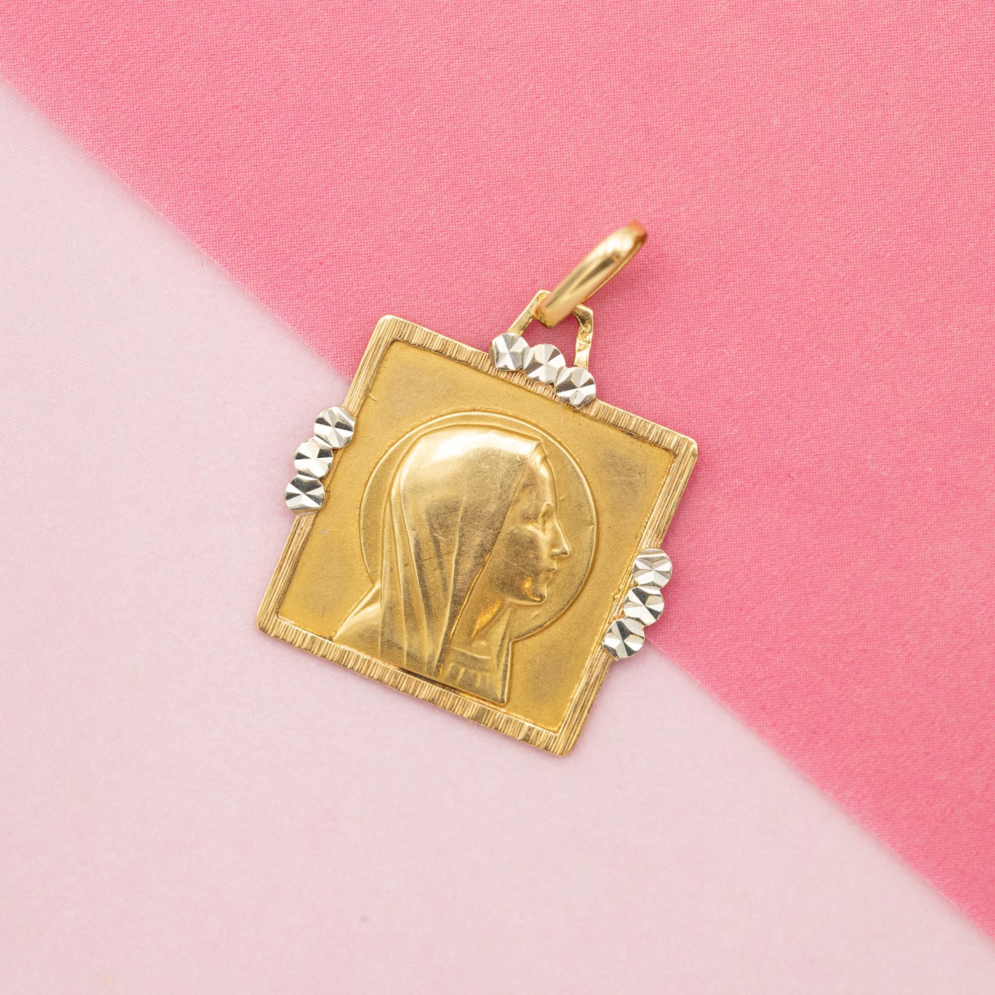 Modern Cute French vintage 18k yellow gold Virgin Mary charm - lovely religious pendant For Sale