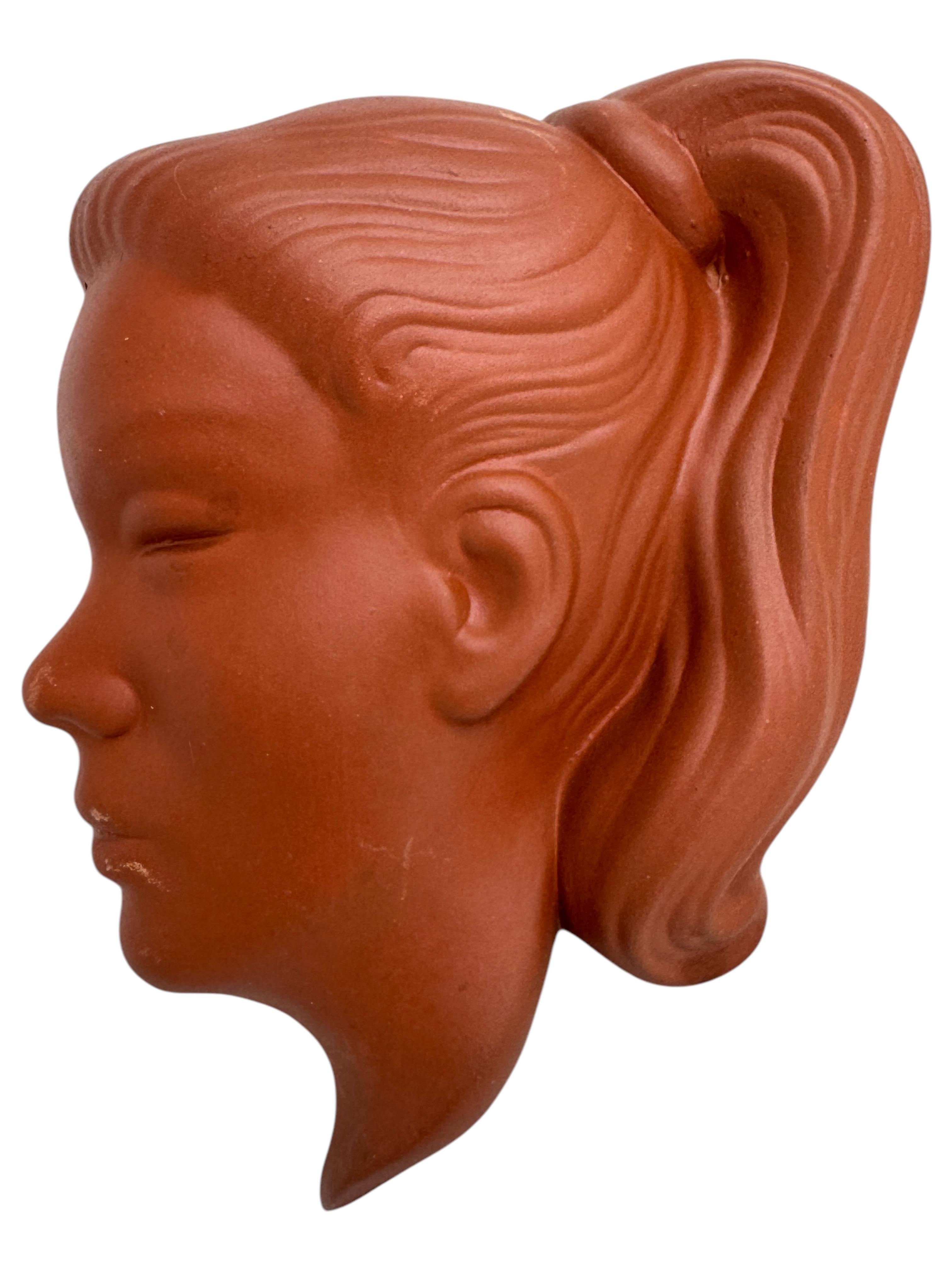 Decoración de pared con máscara de busto de chica, Austria, años 50 en venta 2