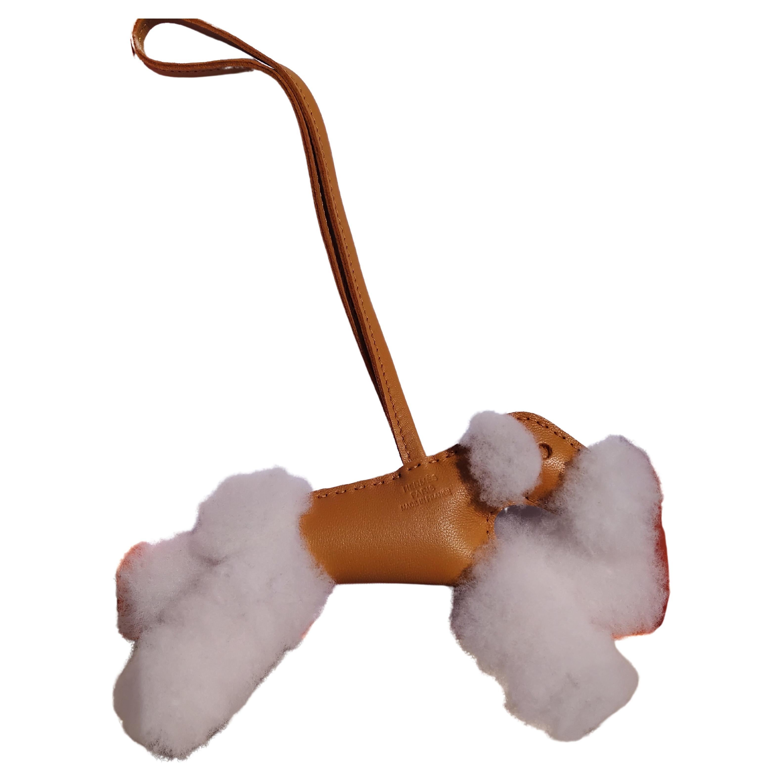 Adorable Authentic Hermès Bag Charm

In shape of a Fox Terrier dog

Made of Merinos Wool and Milo lambskin Leather 

Colorway: Sesame

Stamp U for 2022

