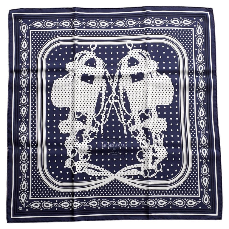 Mignon Foulard Hermès en Soie Brides de Gala Bandana Marine Blanc