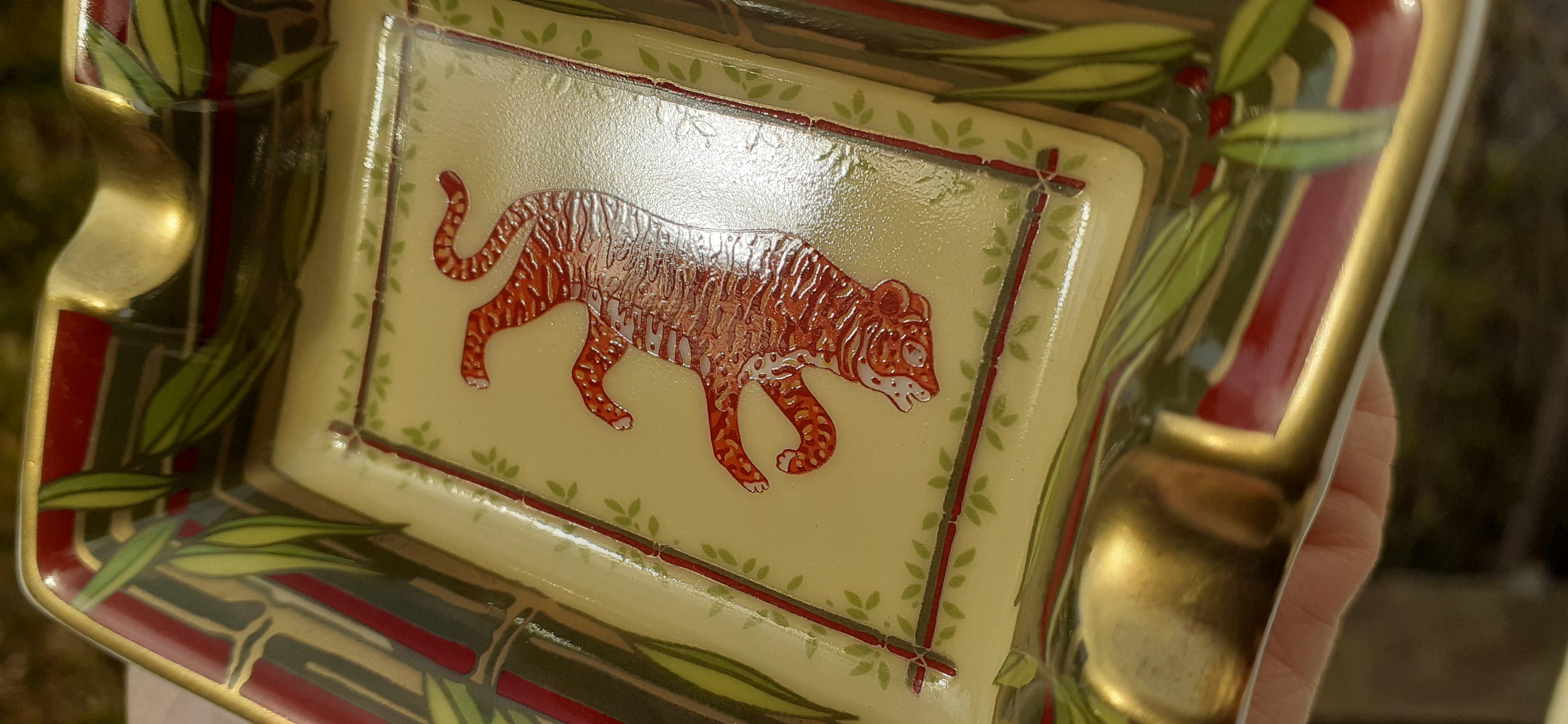 Cute Hermès Small Guest Ashtray Change Tray Tiger Print in Porcelain For Sale 7
