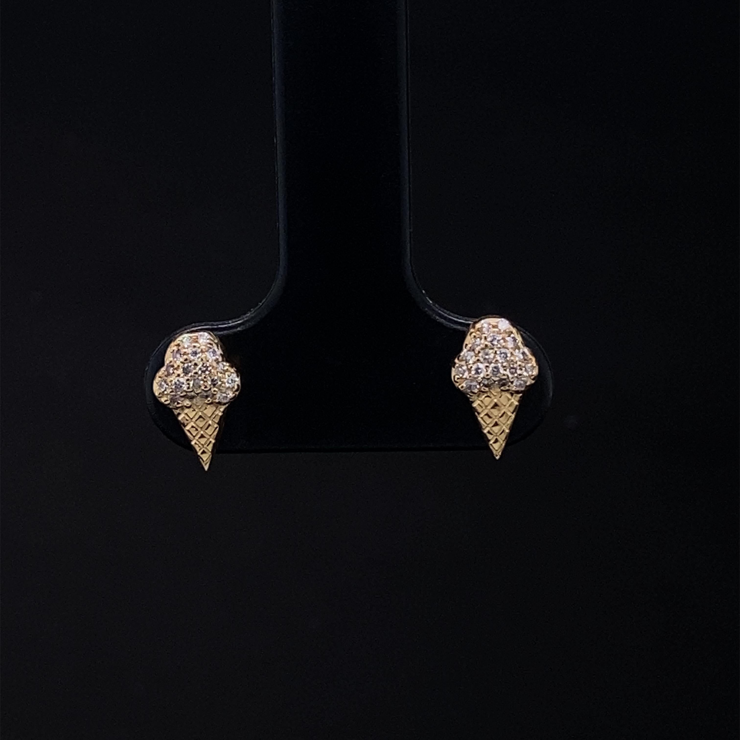 Cute Ice Cream Diamond Earrings for Girls (Kids/Toddlers) in 18K Solid Gold In New Condition For Sale In New Delhi, DL