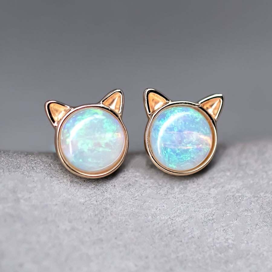 Boucles d'oreilles en or jaune 14k avec oreilles de chat rondes en opale australienne.


Expédition nationale gratuite par USPS First Class !  Garantie limitée d'un an gratuite !  Sac ou boîte cadeau gratuit avec chaque commande !



L'opale, la