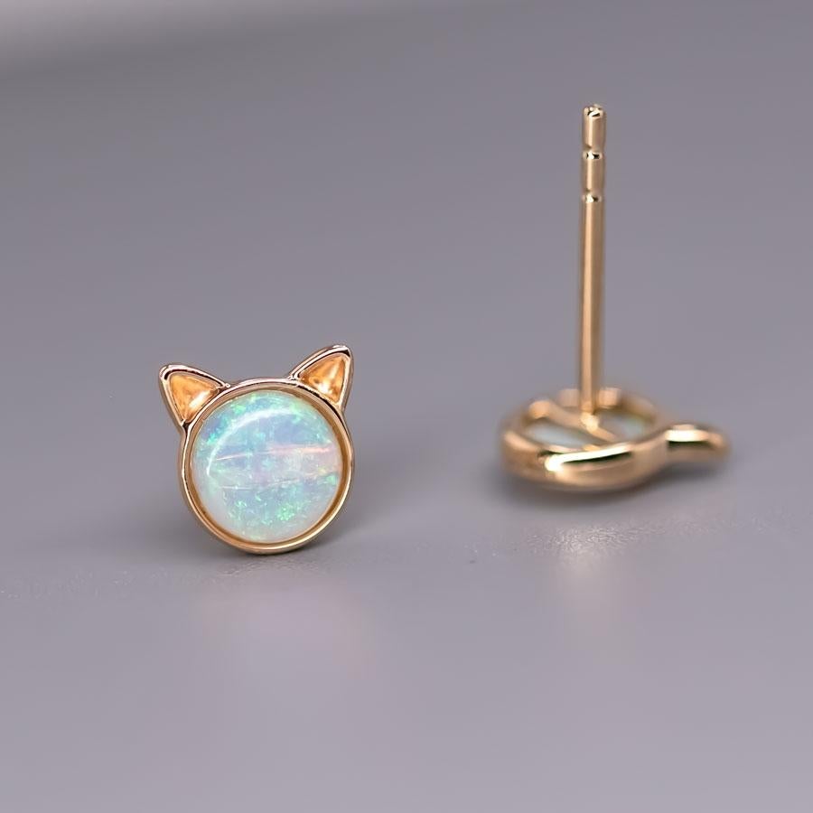 Taille brillant Clous d'oreilles Kitty Cat Ears Australian Solid Opal en or jaune 14 carats en vente