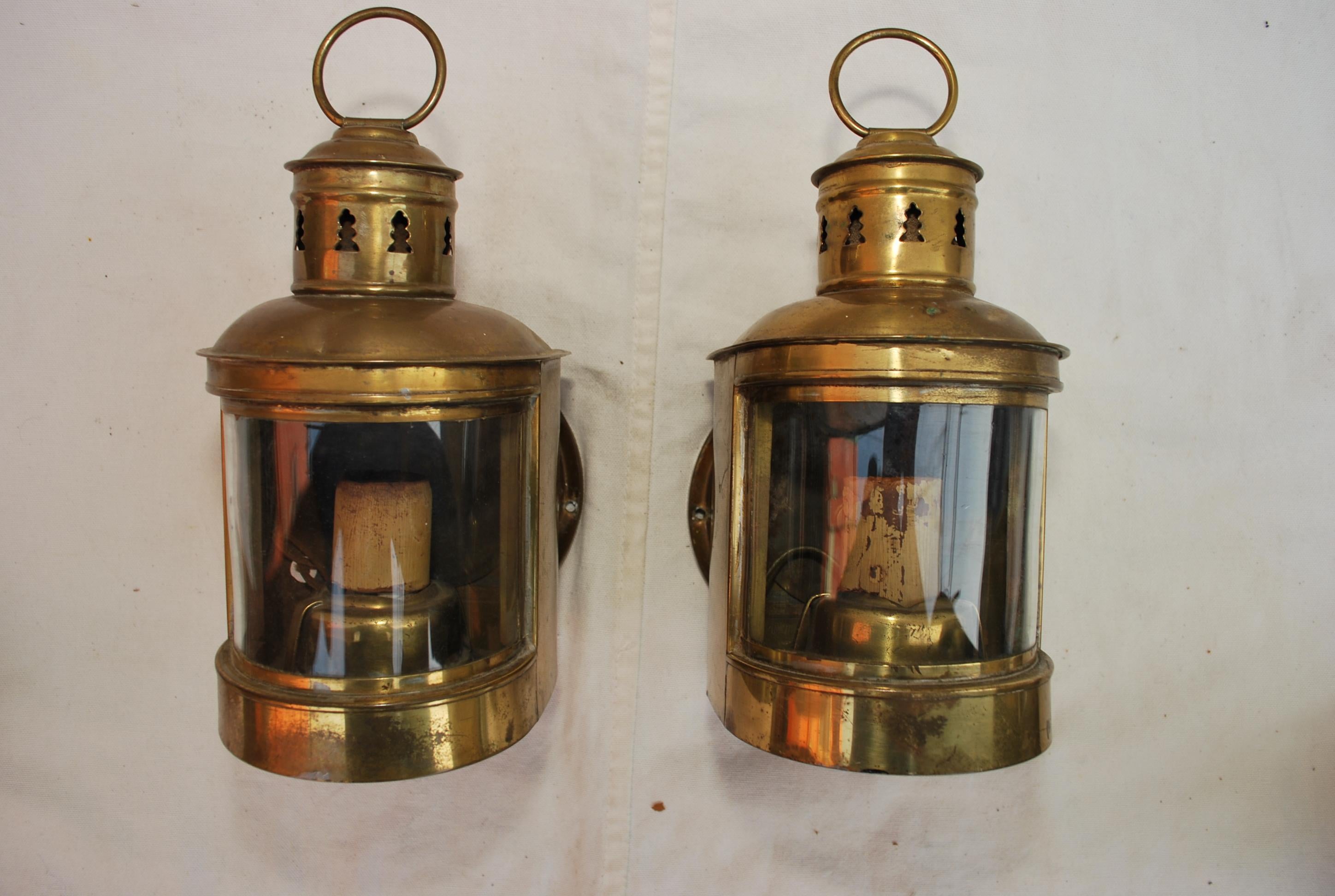 Cute little pair of 1930's brass outdoor sconces In Good Condition In Los Angeles, CA