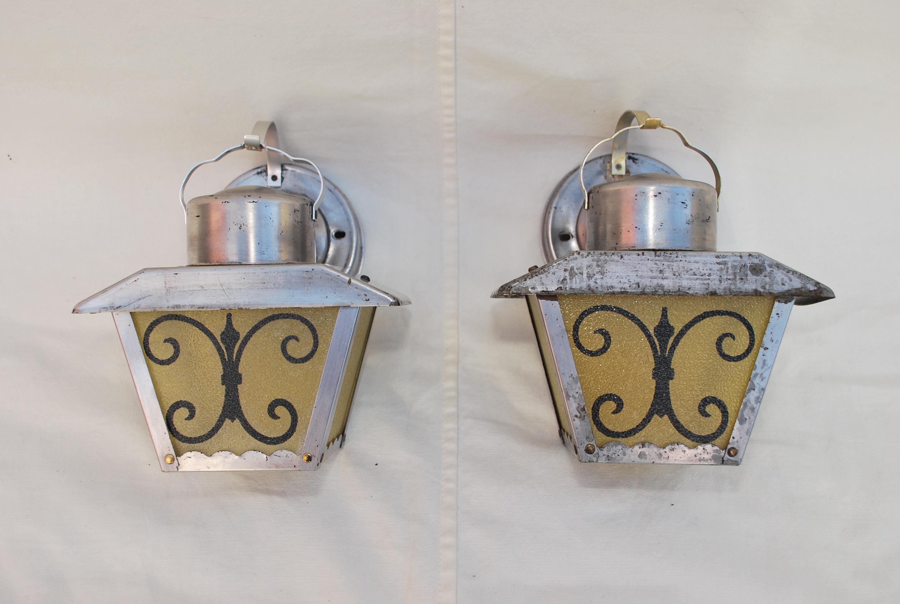 Simpatica coppia di applique da esterno del 1950 in vendita 2