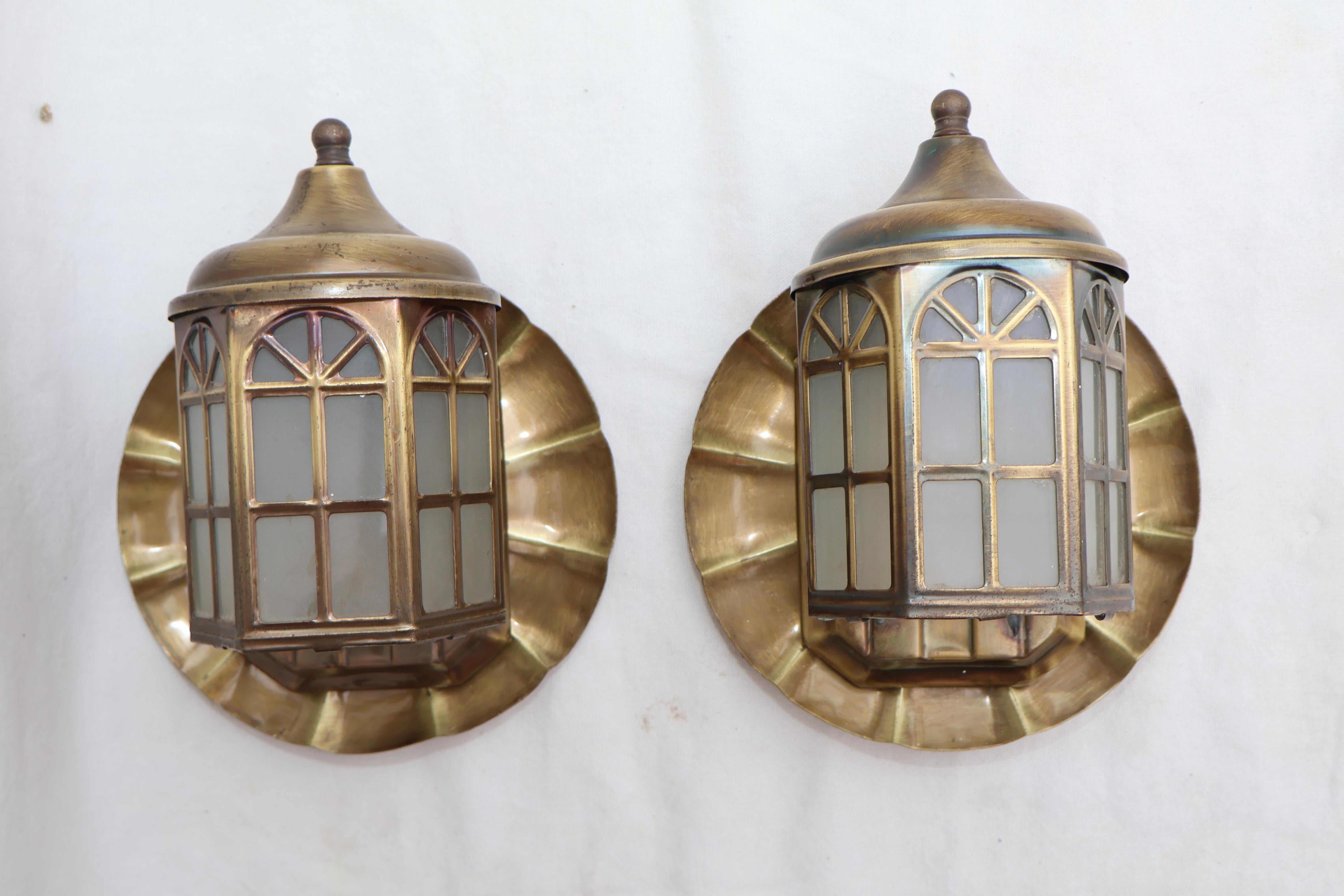 Ottone Cute little pair of 1950's outdoor/indoor sconces in vendita