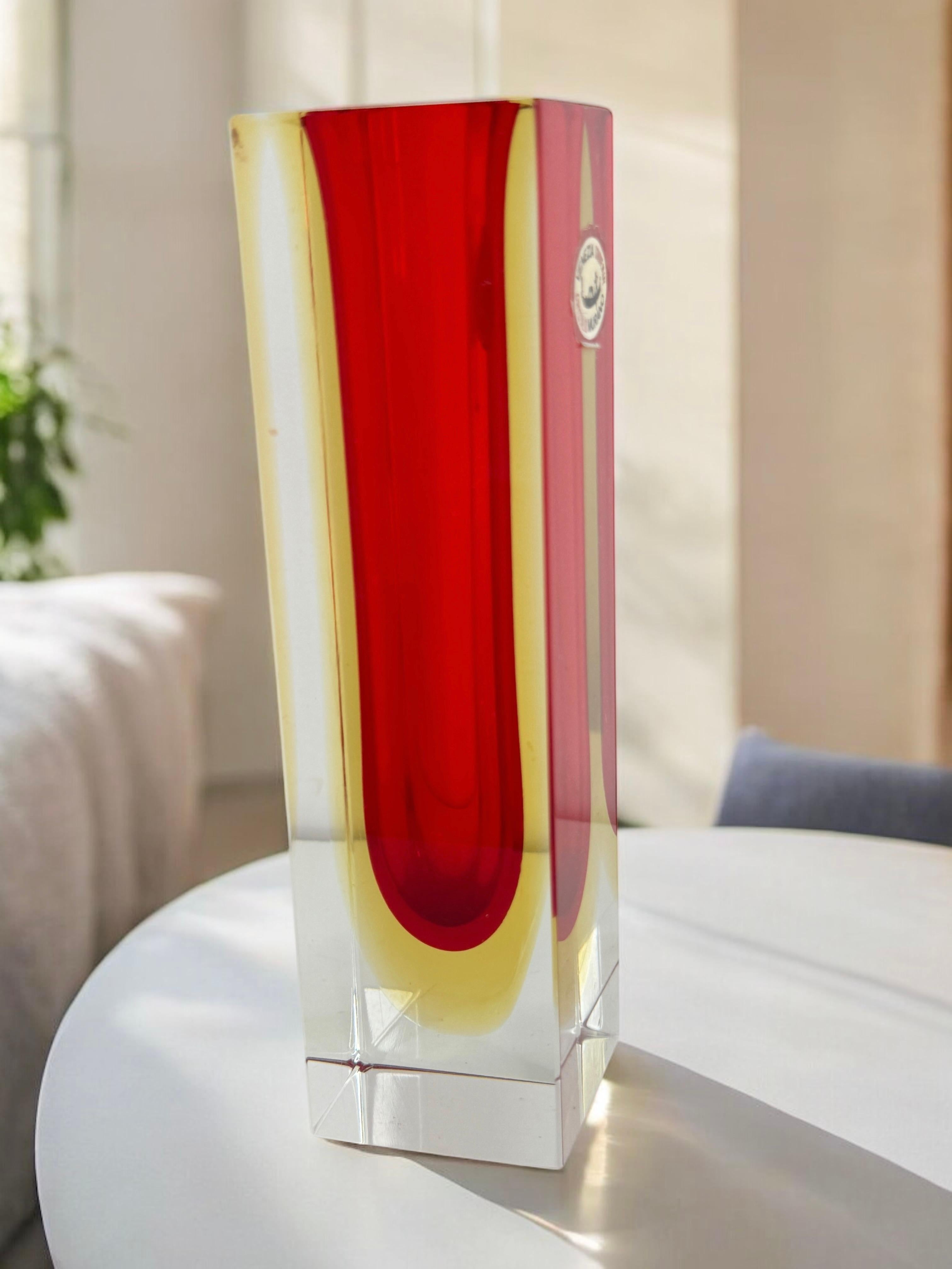 Vase Sommerso en verre de Murano rouge, jaune et transparent taillé Mandruzzato en vente 5
