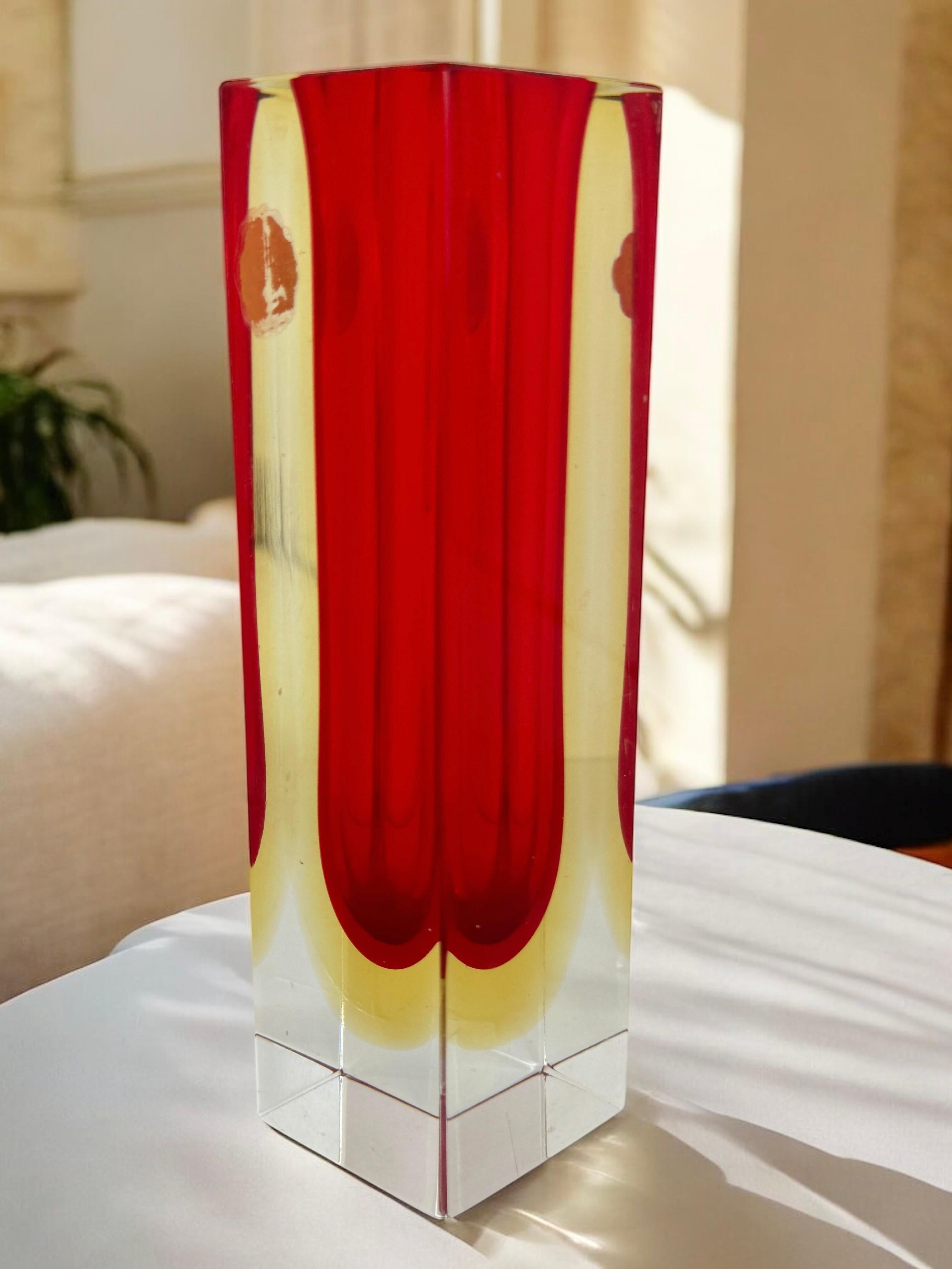 Vase Sommerso en verre de Murano rouge, jaune et transparent taillé Mandruzzato en vente 7