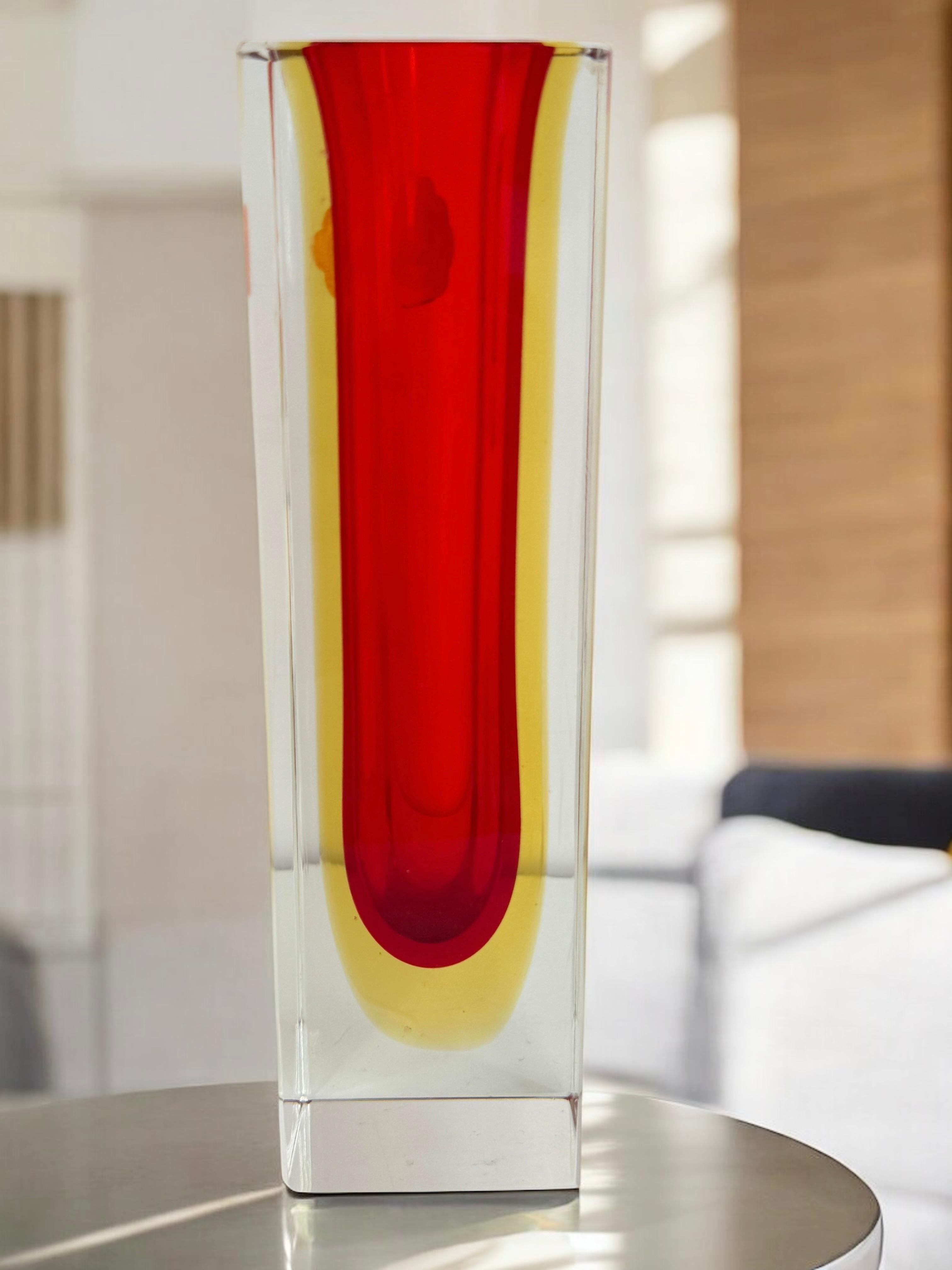 Vase Sommerso en verre de Murano rouge, jaune et transparent taillé Mandruzzato en vente 10