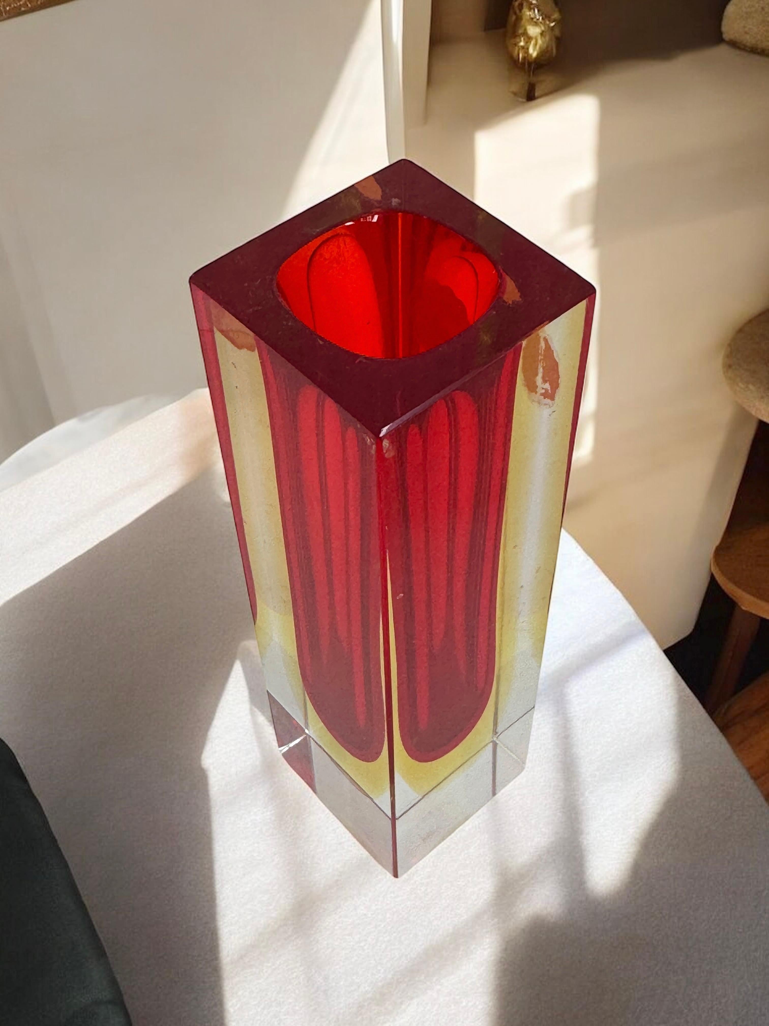 Vase Sommerso en verre de Murano rouge, jaune et transparent taillé Mandruzzato en vente 13