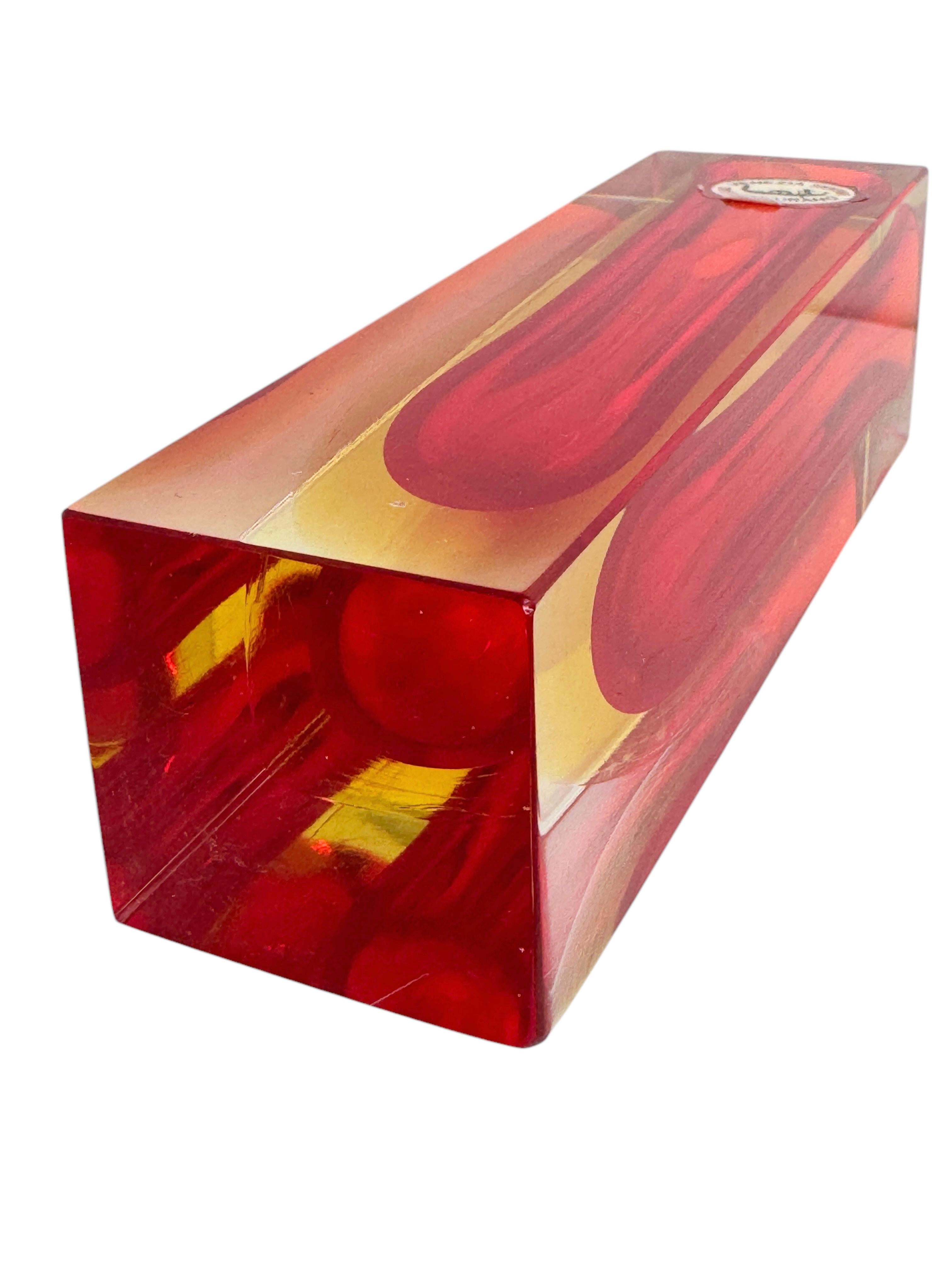 Vase Sommerso en verre de Murano rouge, jaune et transparent taillé Mandruzzato en vente 1