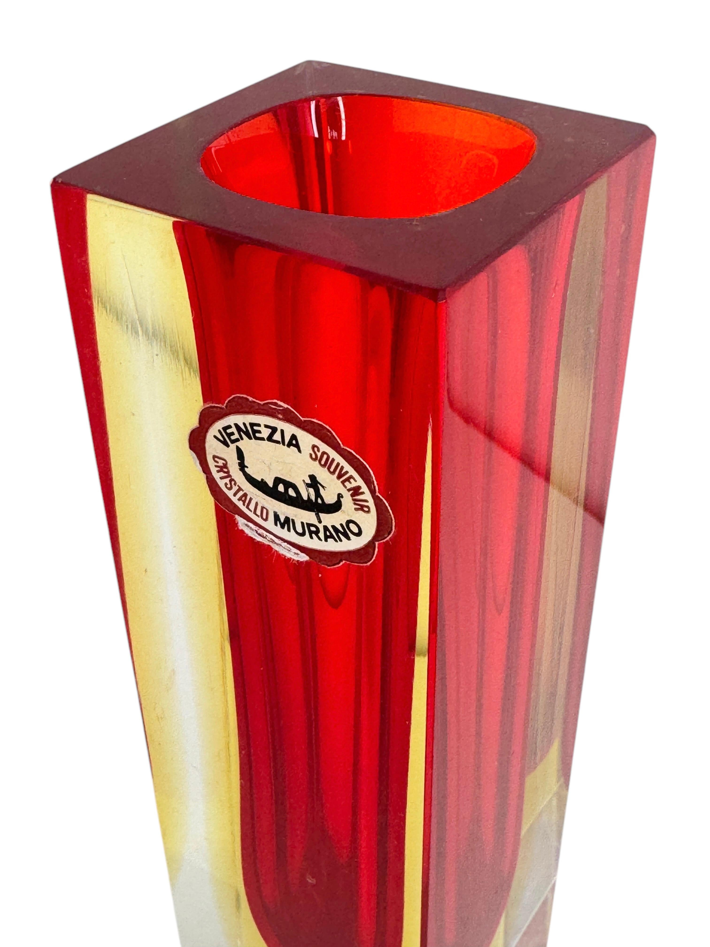 Vase Sommerso en verre de Murano rouge, jaune et transparent taillé Mandruzzato en vente 2