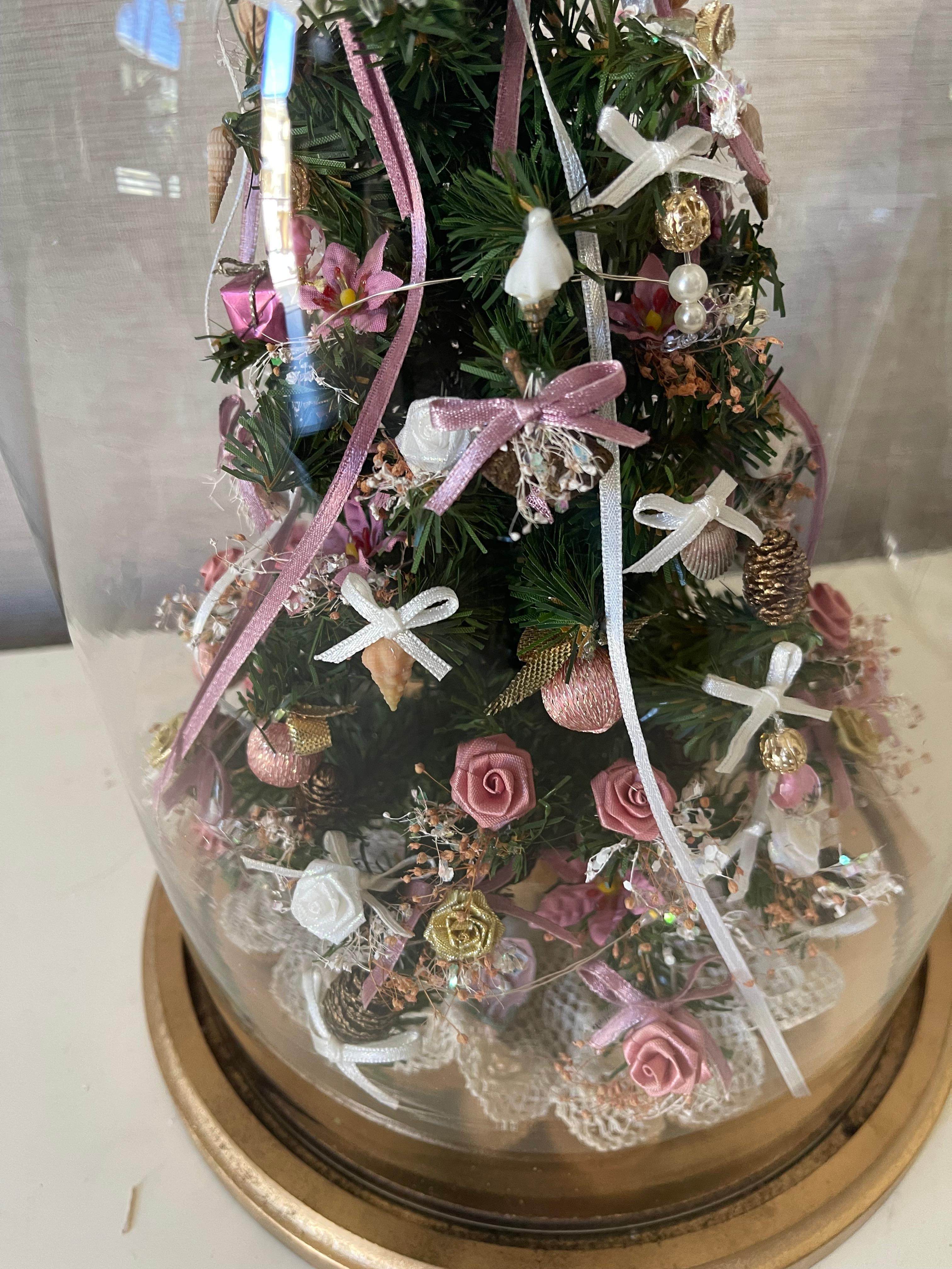 Americano Simpatico albero di Natale in miniatura con luci in un mappamondo di Bridget Mcguartney in vendita