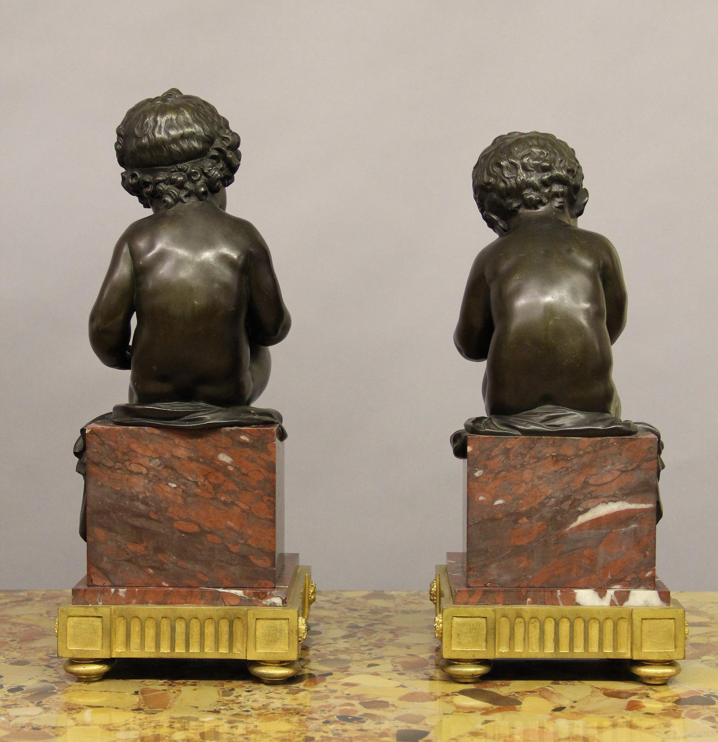 Paar Kinder aus Bronze mit geschliffenem Schliff aus dem 19. Jahrhundert, die Kunst und Literatur darstellen (Vergoldet) im Angebot