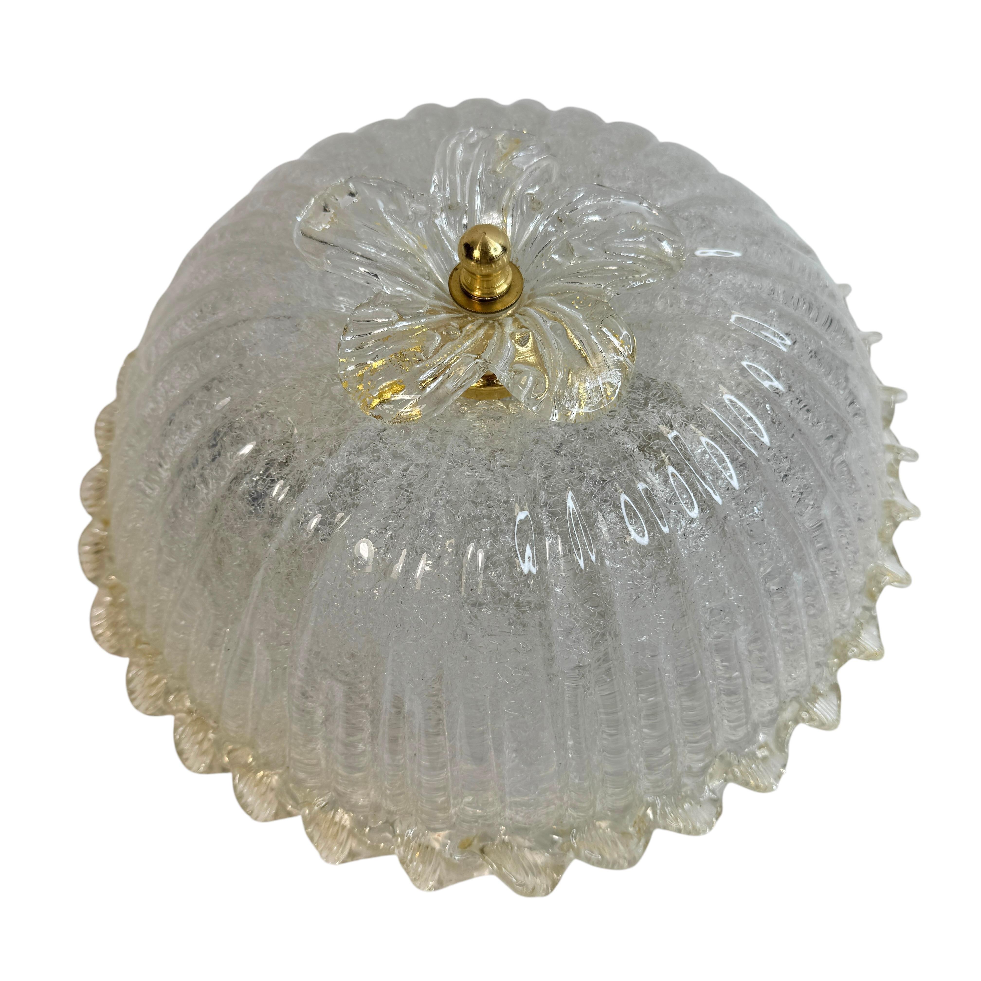 Niedliche Petite Murano Glas & Messing Flush Mount Barovier & Toso Stil 1980er Jahre Italien (Moderne der Mitte des Jahrhunderts)