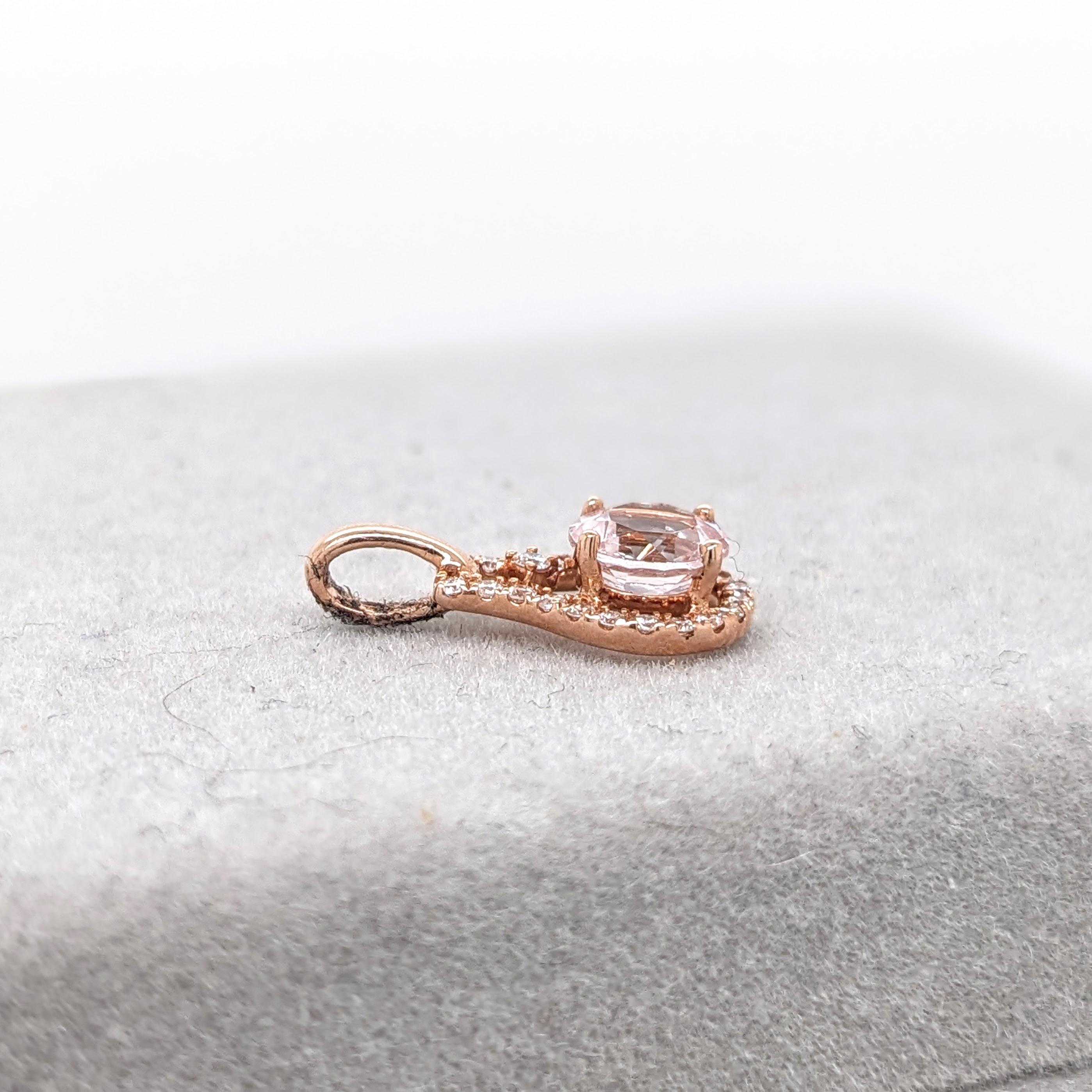 Taglio rotondo Simpatico ciondolo di morganite rosa con diamanti estratti dalla terra in oro rosa massiccio 14K in vendita