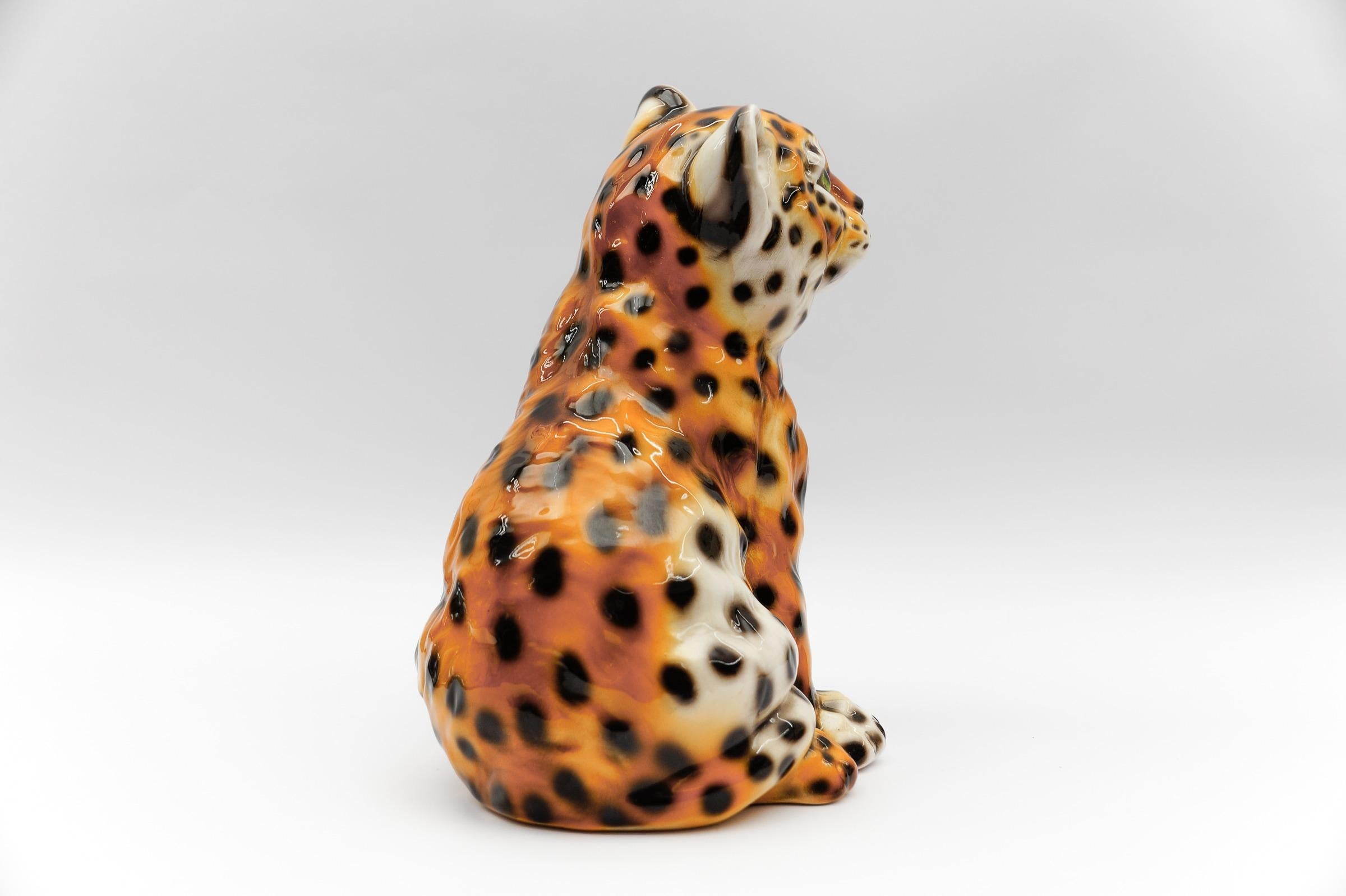 Metà XX secolo Simpatico cucciolo di leopardo realistico in ceramica, Italia, anni '60/'70 in vendita