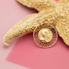 Cute Retro 18 k yellow gold Virgin Mary charm - lovely Vintage pendant