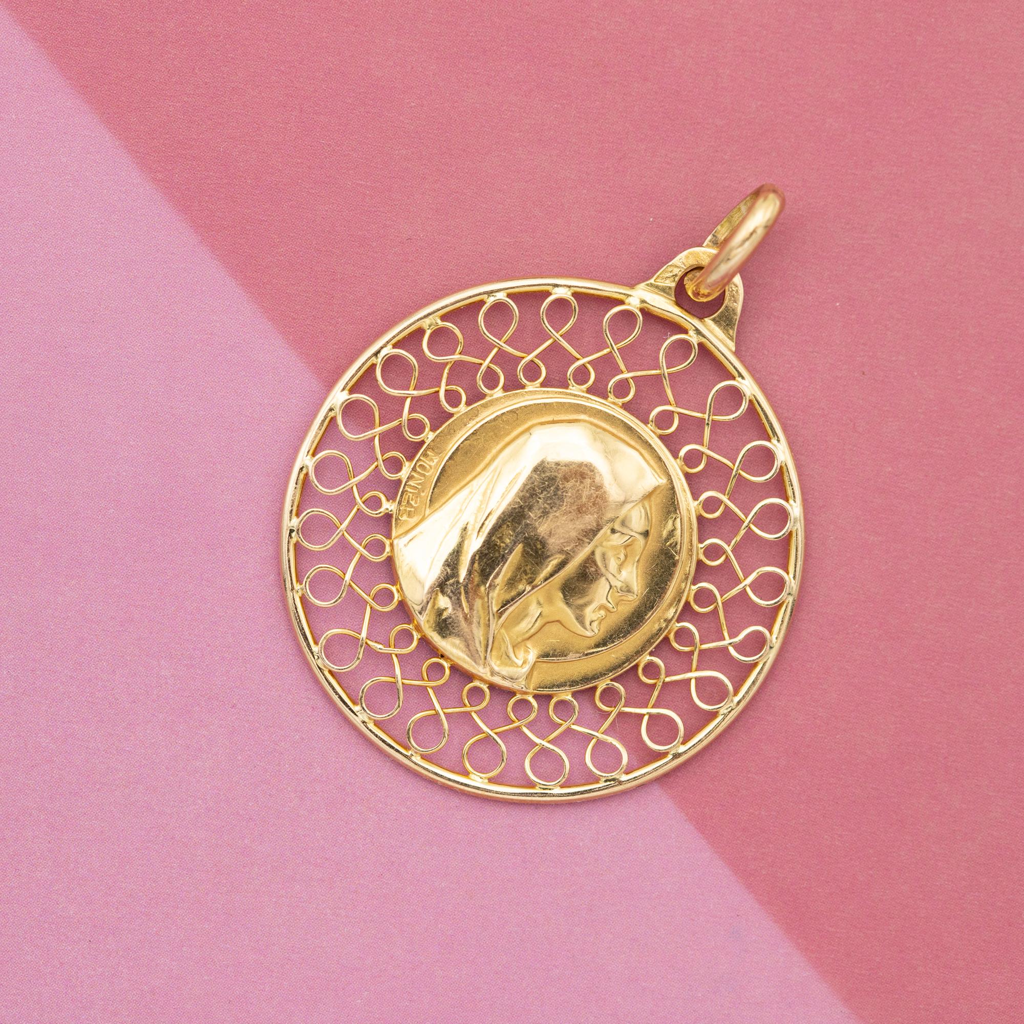 Women's or Men's Cute Retro 18 k yellow gold Virgin Mary charm - lovely Vintage pendant