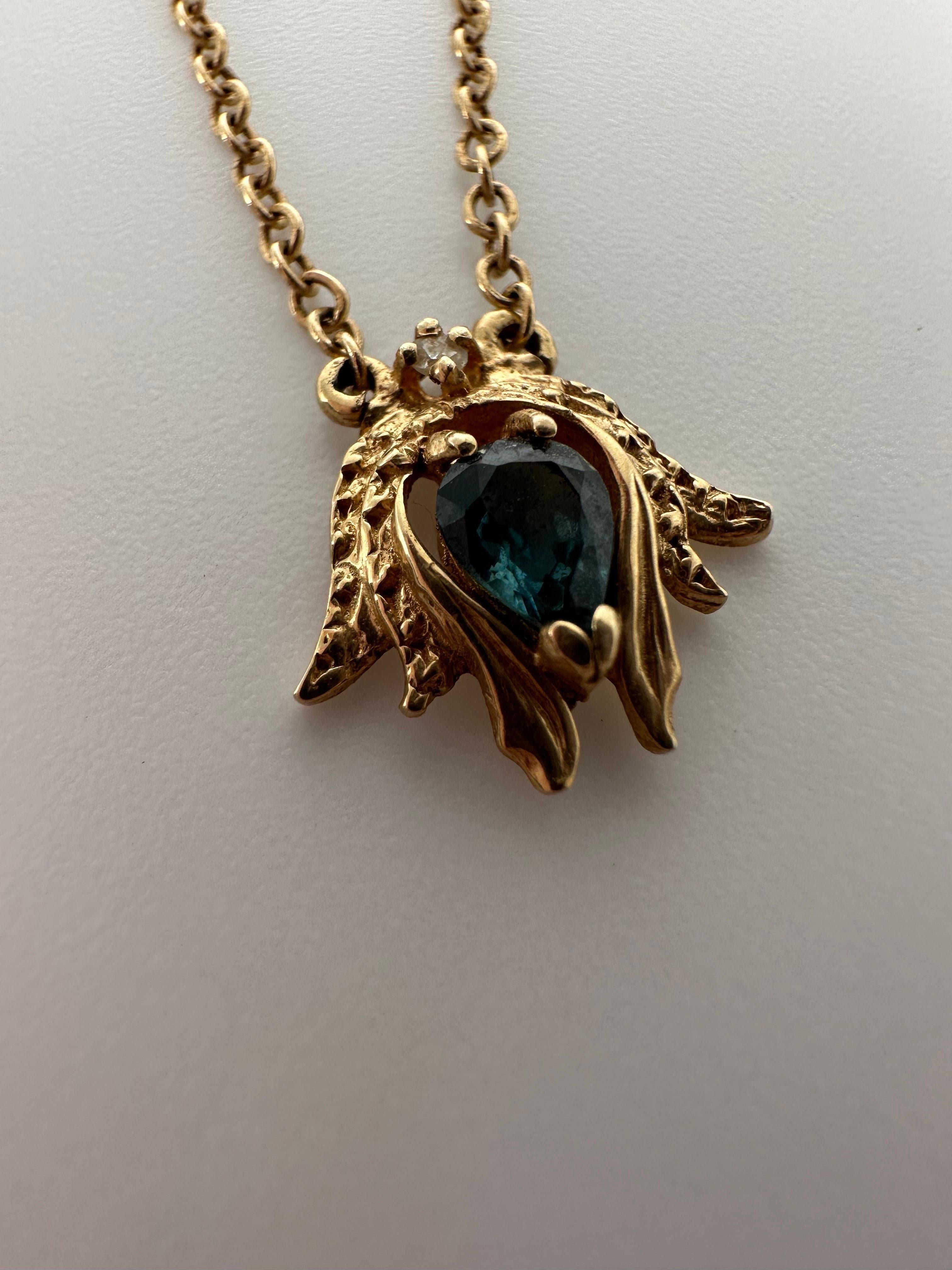 Cute sapphire necklace 14KT yellow gold falling leaves In Excellent Condition For Sale In Jupiter, FL
