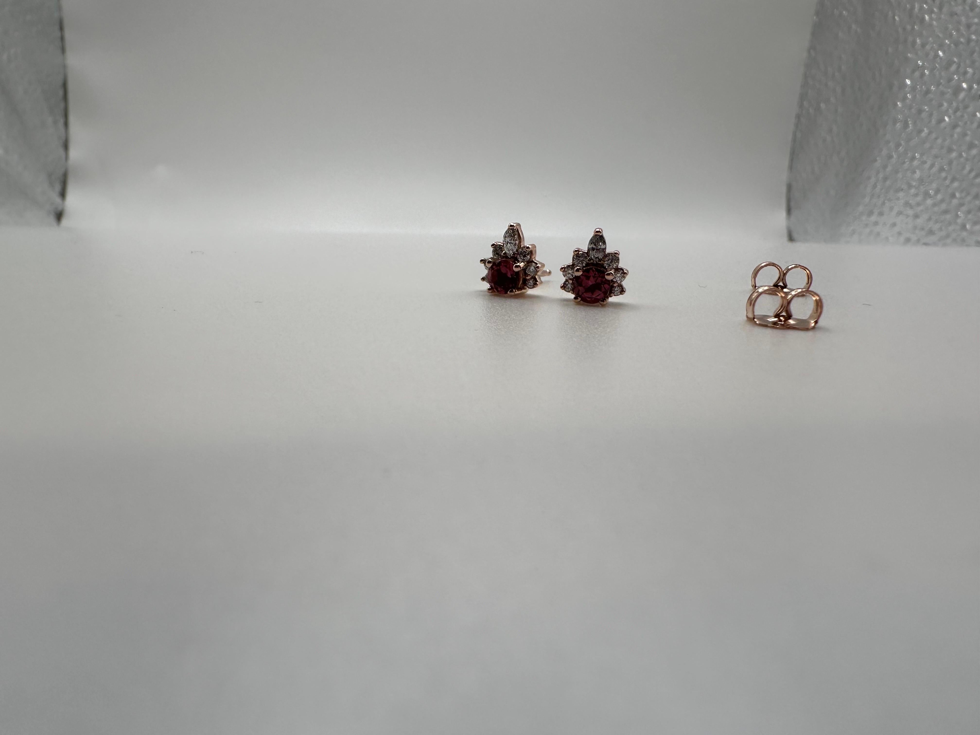 Clous d'oreilles en or 14 carats avec tourmaline taille 3 mm et diamants naturels en vente 2