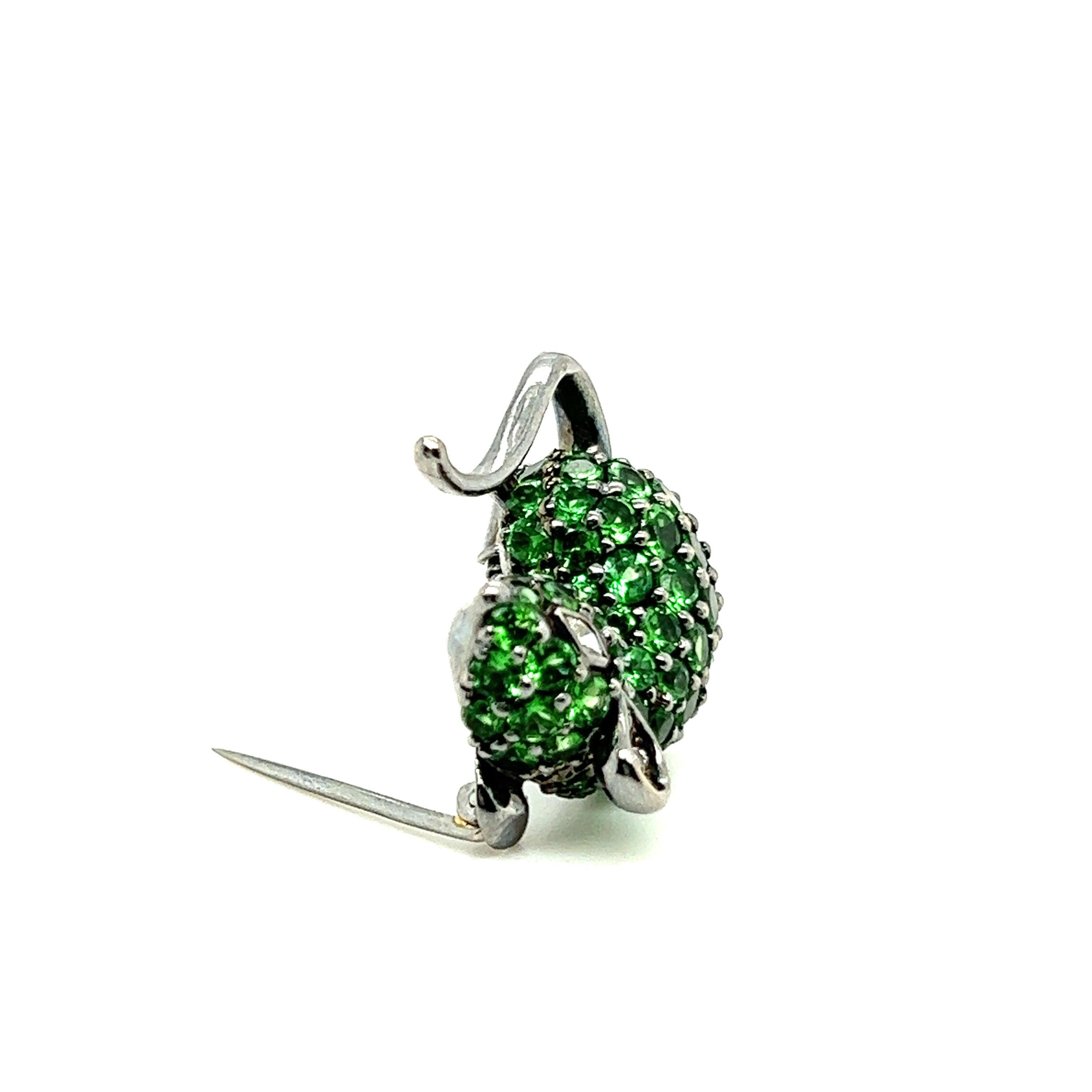 Cute Tsavorite Mouse Brooch in 18 Karat Blackened White Gold In Excellent Condition For Sale In Lucerne, CH