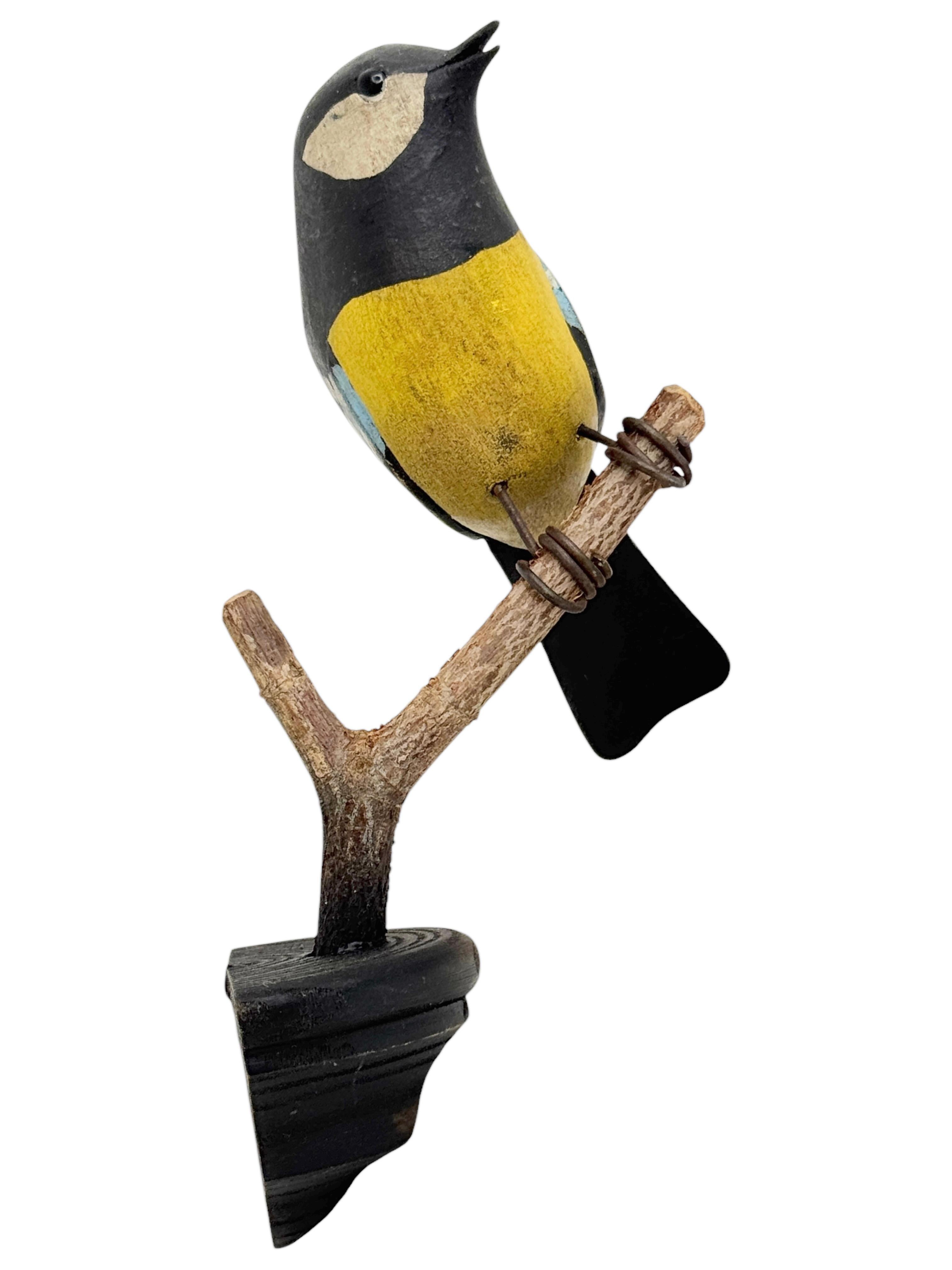 Cute Vichtauer Hand geschnitzt Wood Bird Black Forest Volkskunst Österreich 1890s (Österreichisch)