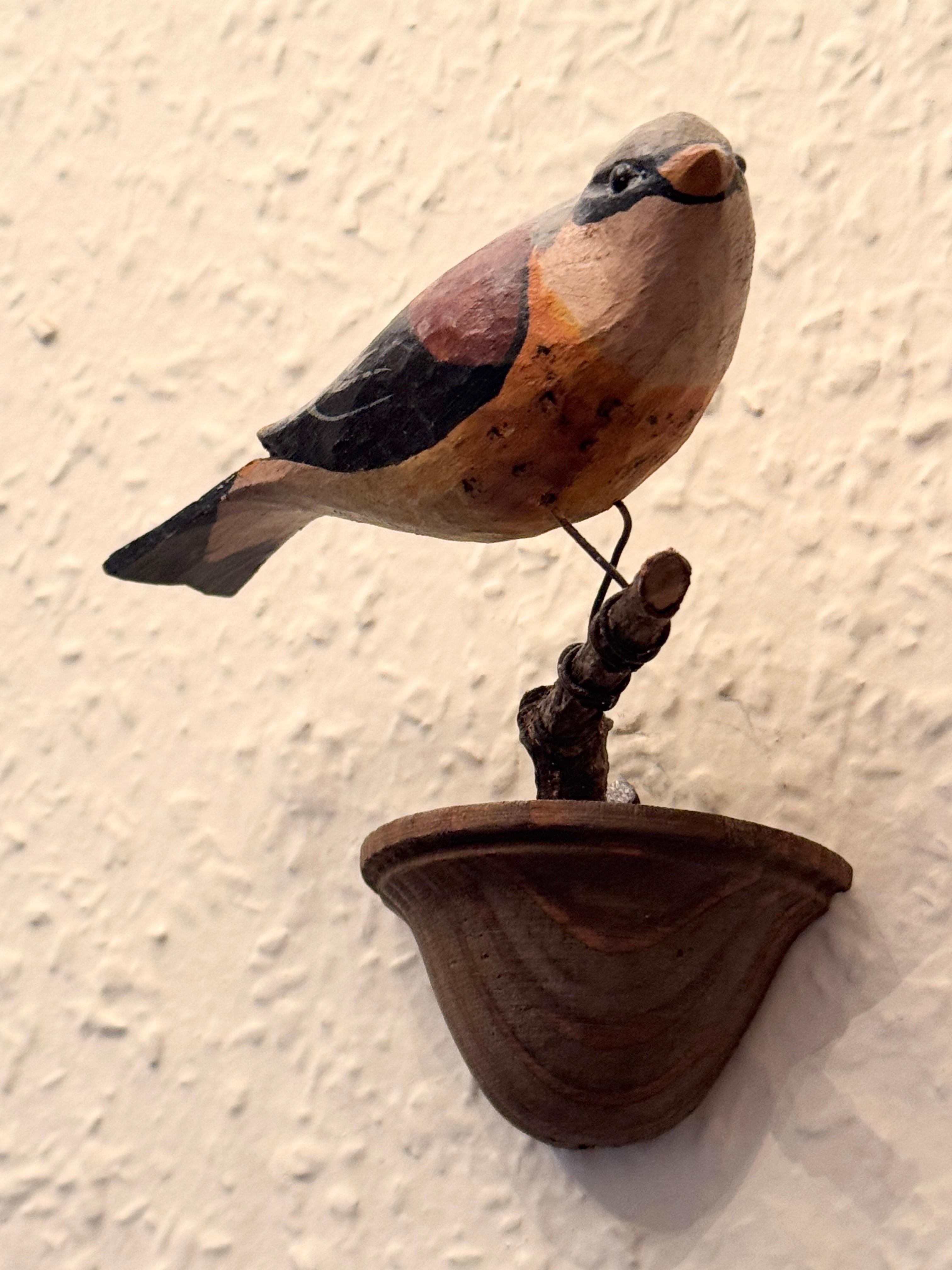 Cute Vichtauer Hand geschnitzt Wood Bird Black Forest Volkskunst Österreich 1900s im Angebot 4