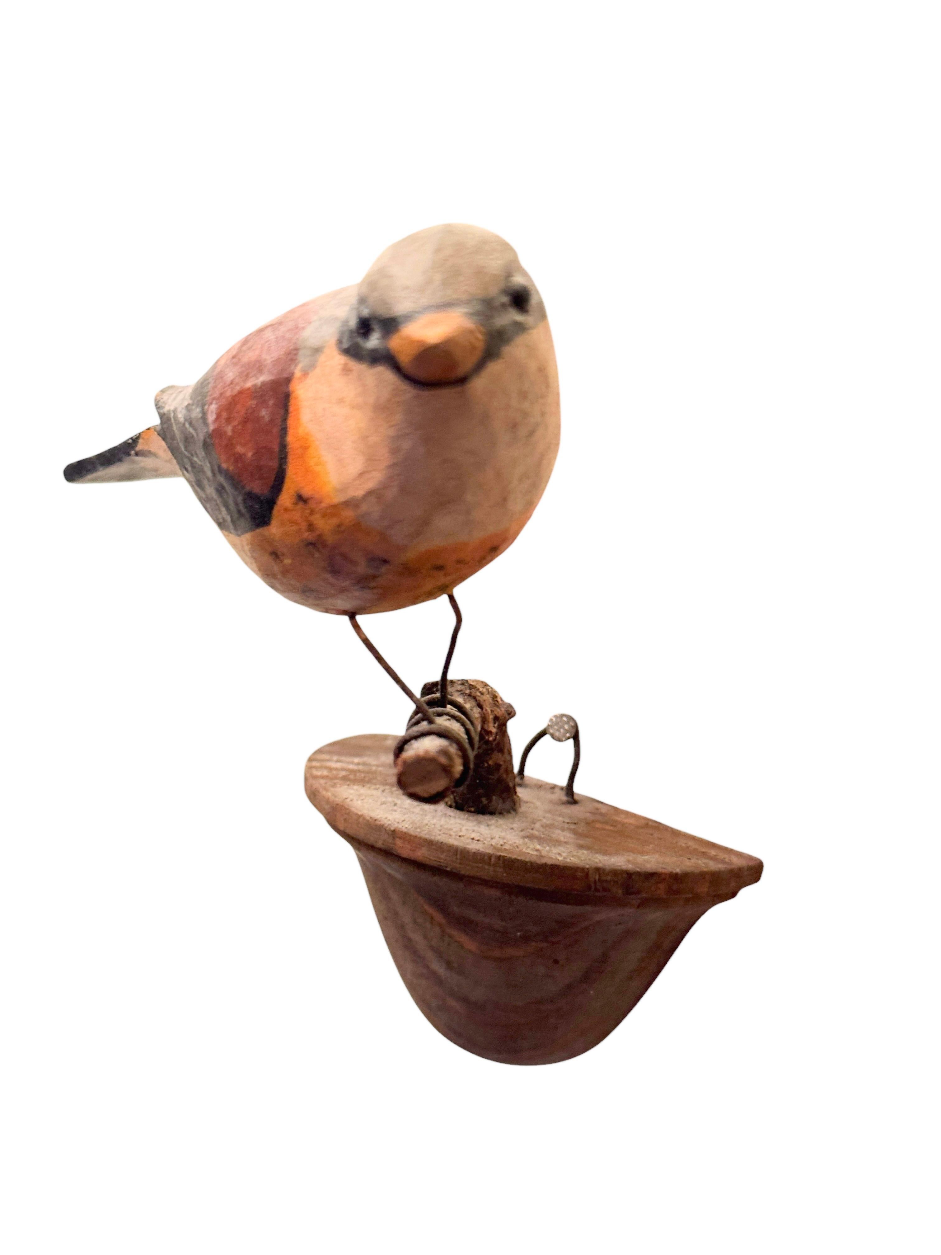 Cute Vichtauer Hand geschnitzt Wood Bird Black Forest Volkskunst Österreich 1900s (Schwarzwald) im Angebot