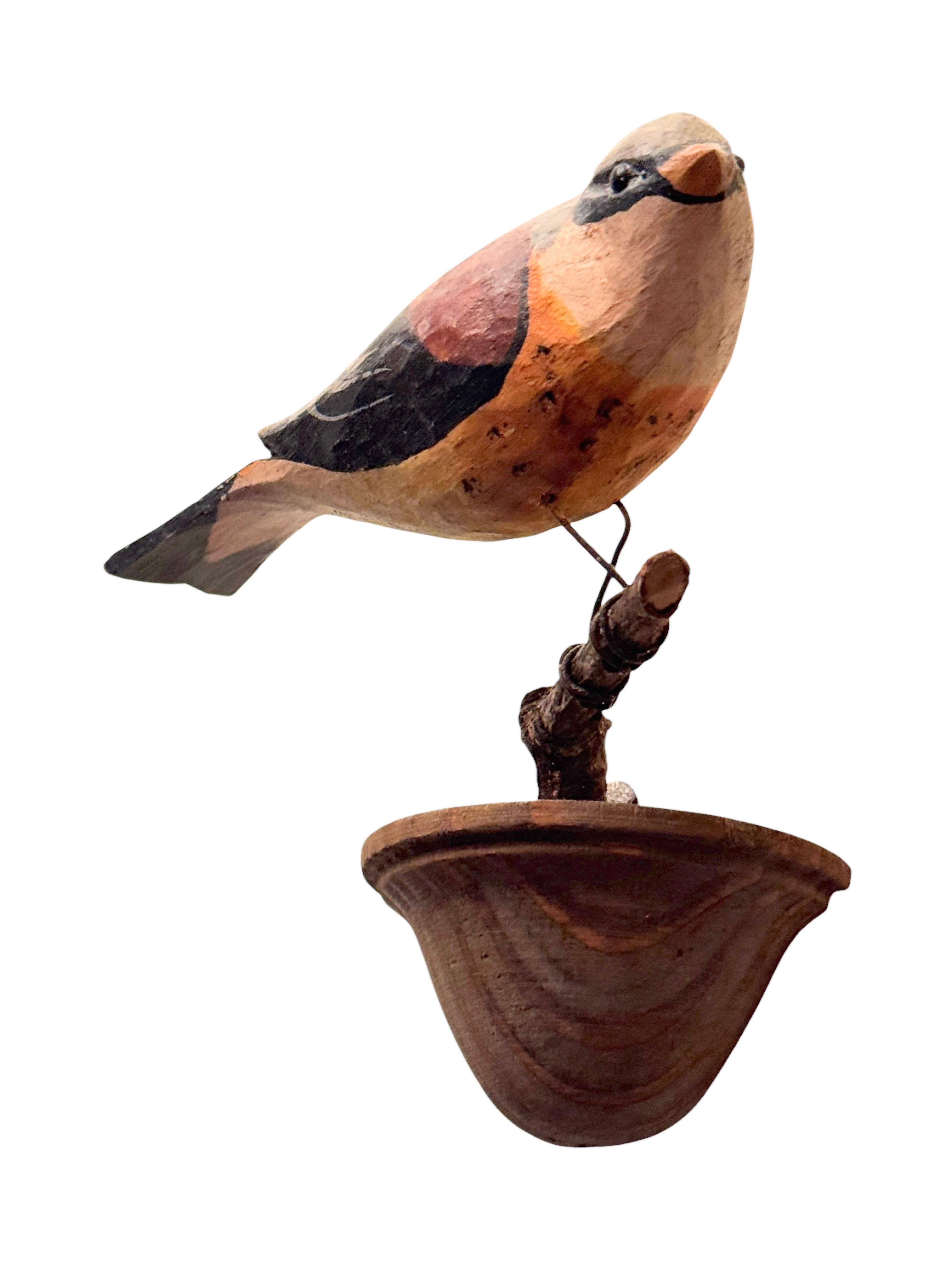 Cute Vichtauer Hand geschnitzt Wood Bird Black Forest Volkskunst Österreich 1900s im Zustand „Gut“ im Angebot in Nuernberg, DE