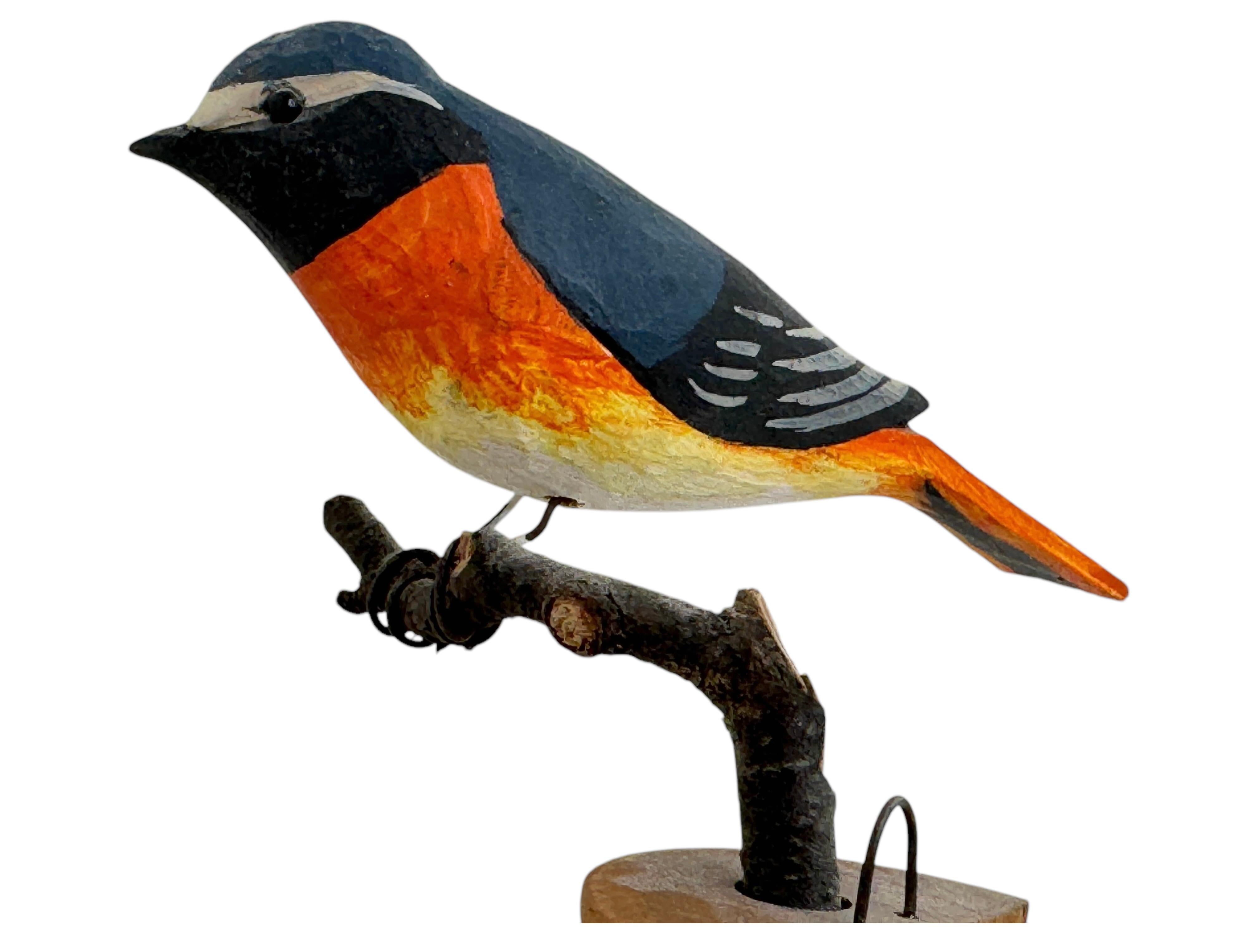 Niedlicher Vichtauer handgeschnitzter Holzvogel, Schwarzwälder Volkskunst, Österreich, 1920er Jahre im Angebot 4