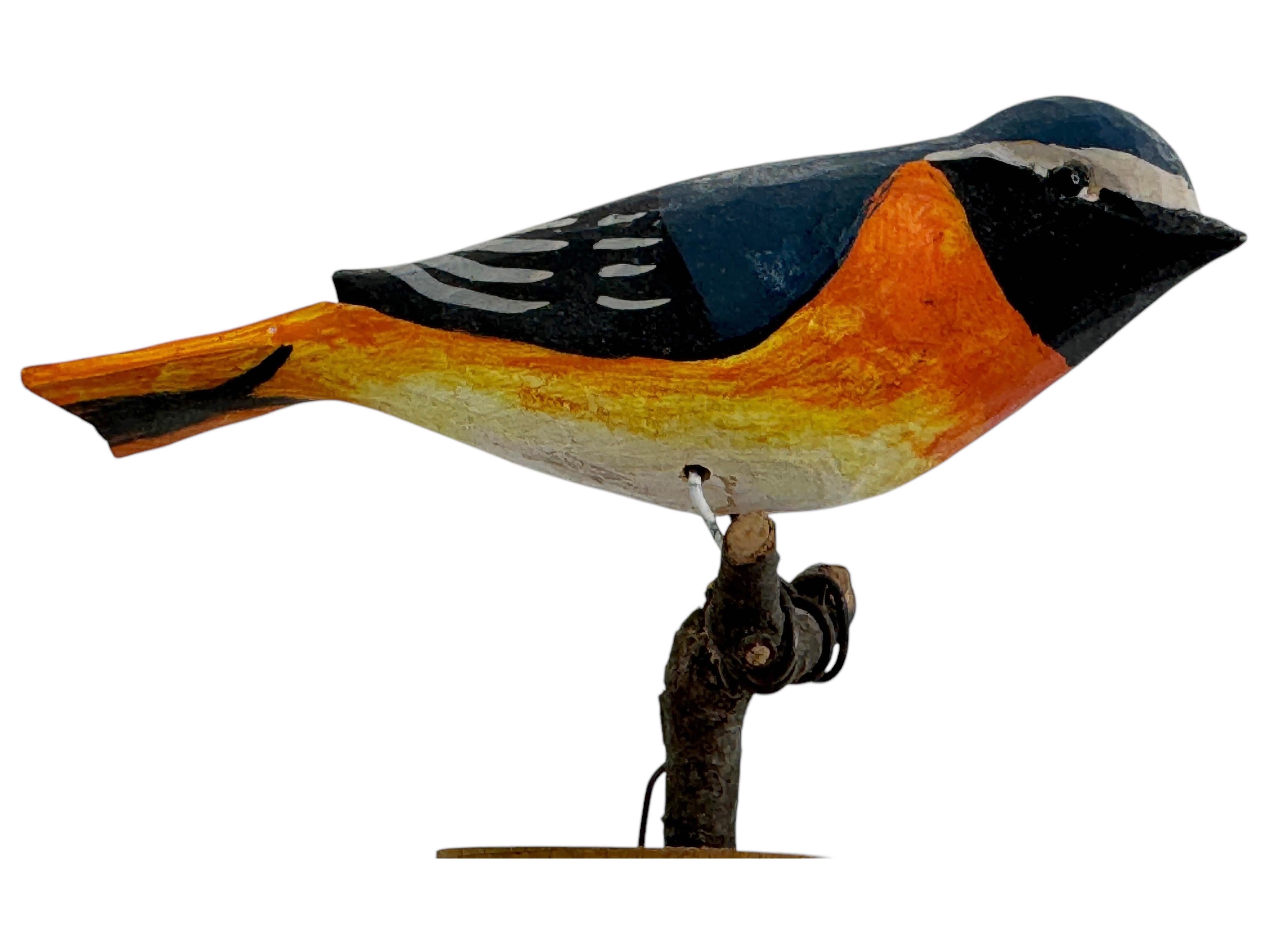 Niedlicher Vichtauer handgeschnitzter Holzvogel, Schwarzwälder Volkskunst, Österreich, 1920er Jahre im Angebot 5