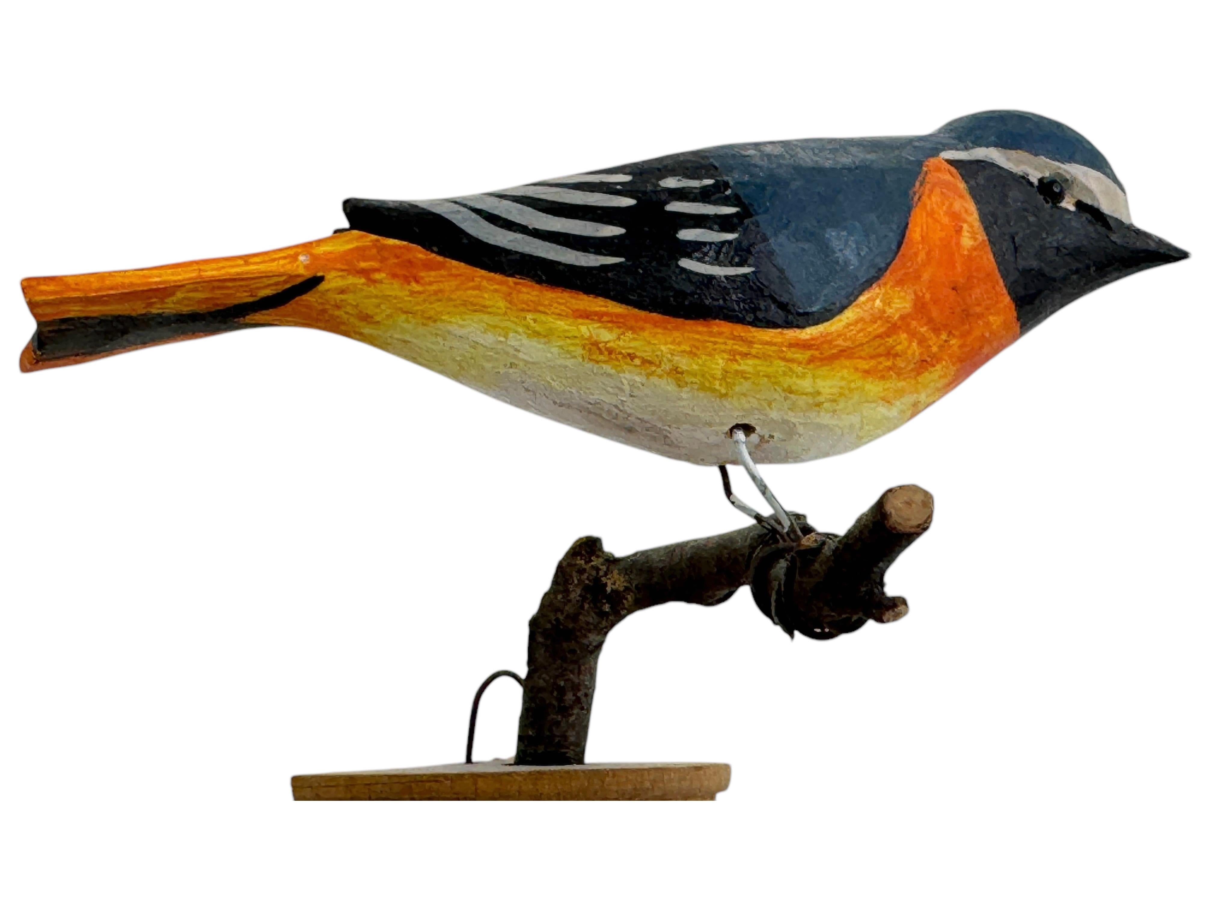 Niedlicher Vichtauer handgeschnitzter Holzvogel, Schwarzwälder Volkskunst, Österreich, 1920er Jahre im Angebot 6