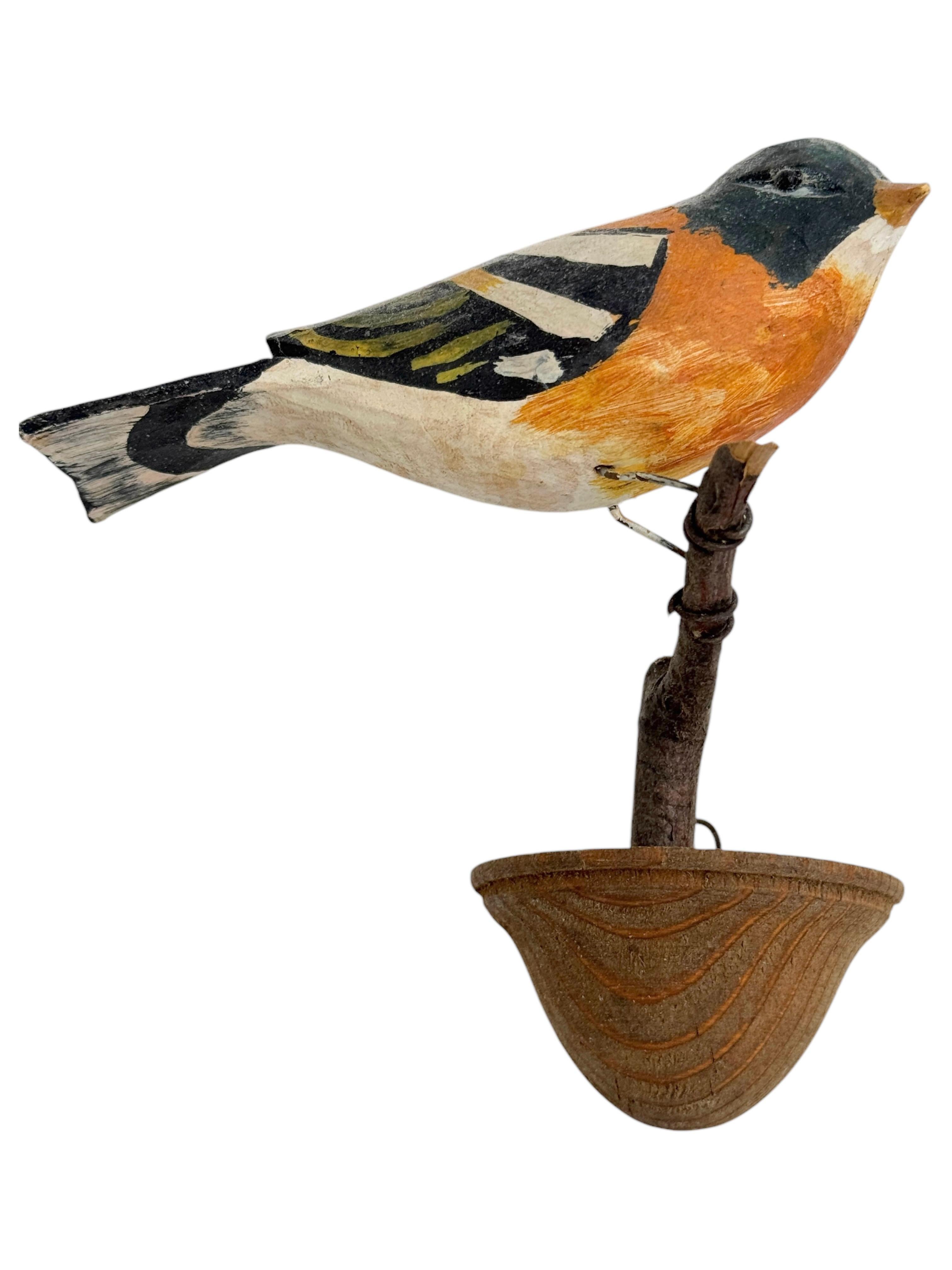 Cute Vichtauer Hand geschnitzt Wood Bird Black Forest Volkskunst Österreich 1920s (Schwarzwald) im Angebot