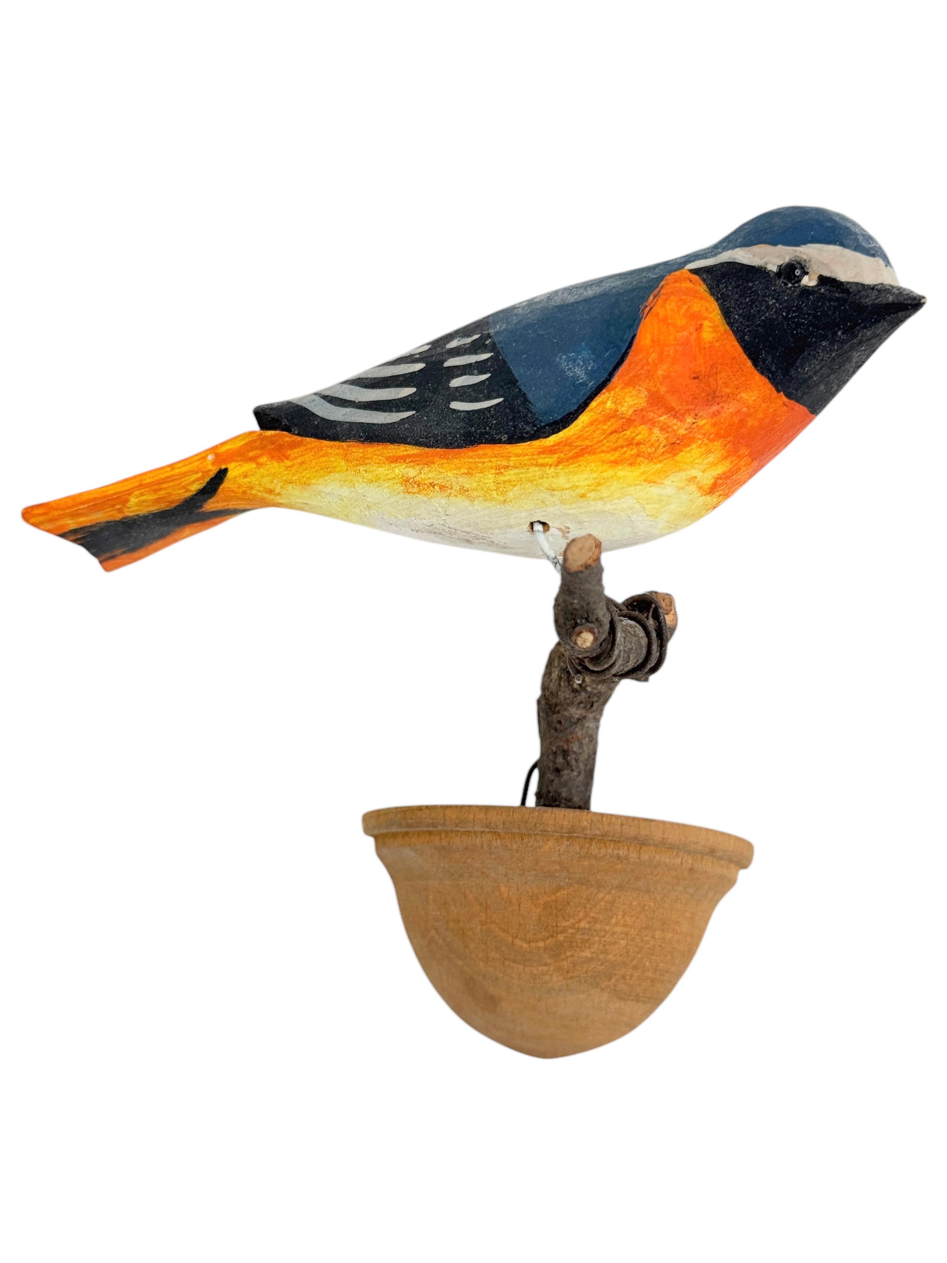 Niedlicher Vichtauer handgeschnitzter Holzvogel, Schwarzwälder Volkskunst, Österreich, 1920er Jahre (Schwarzwald) im Angebot