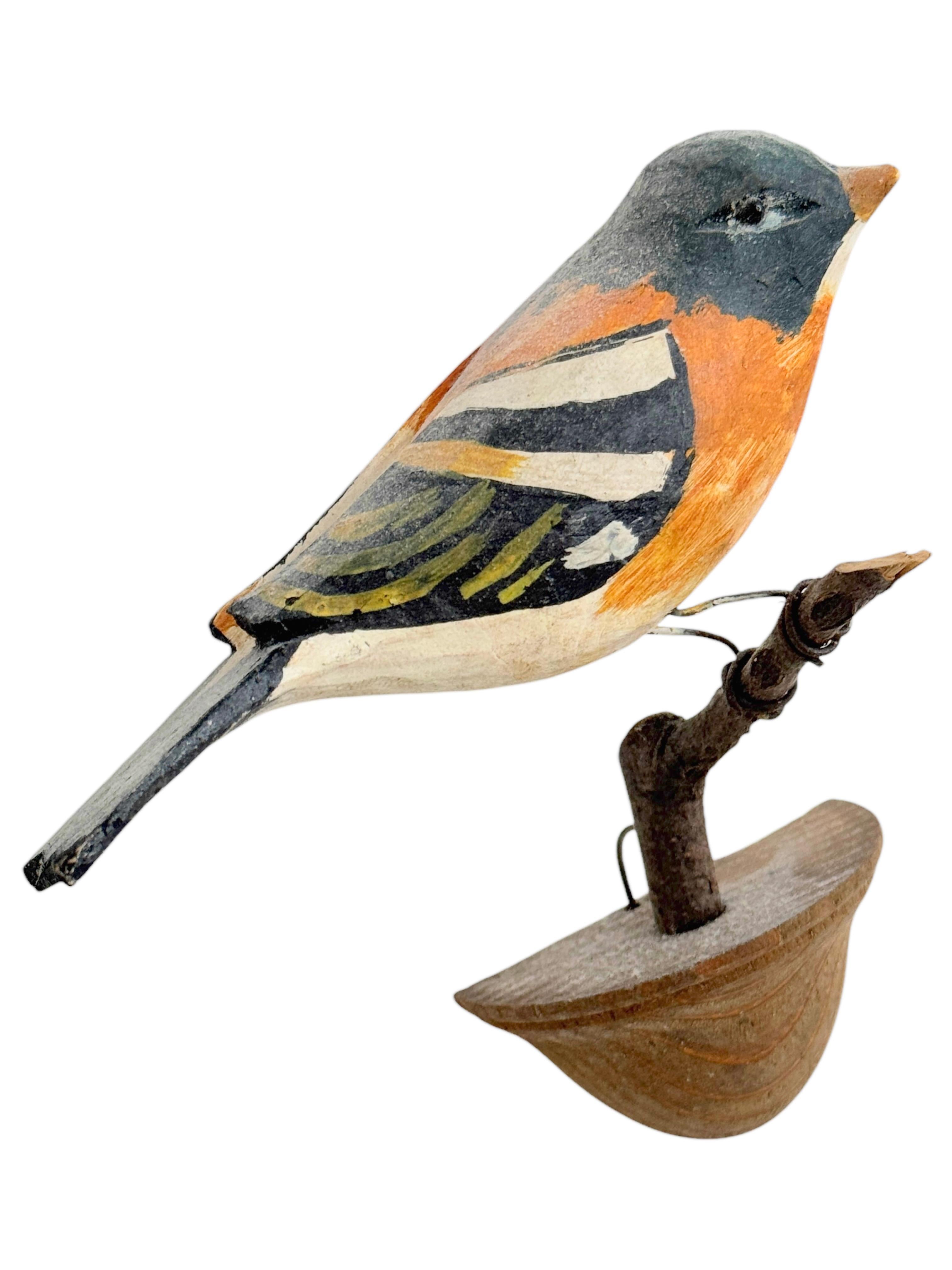 Cute Vichtauer Hand geschnitzt Wood Bird Black Forest Volkskunst Österreich 1920s im Zustand „Gut“ im Angebot in Nuernberg, DE