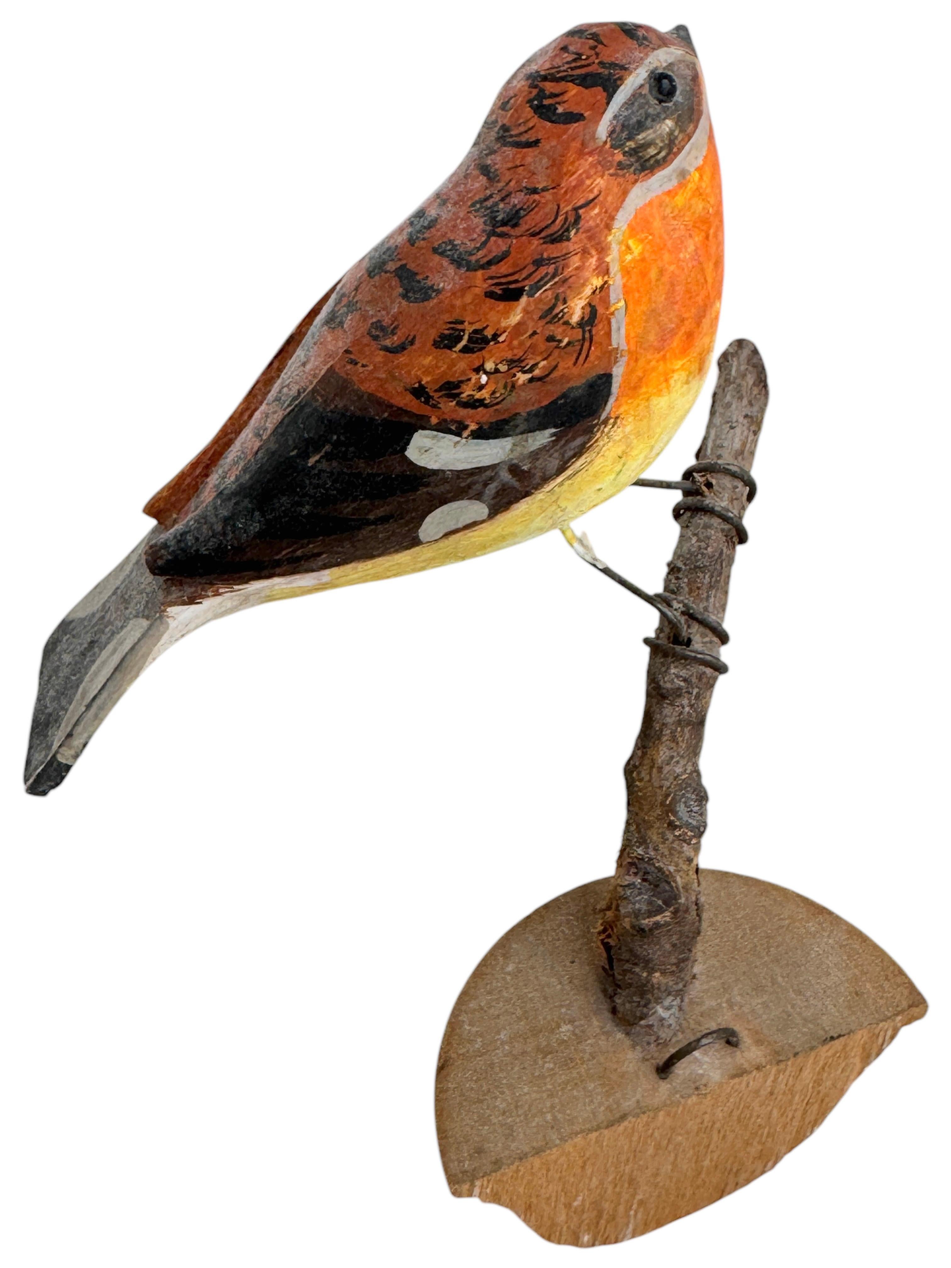 Niedlicher Vichtauer handgeschnitzter Holzvogel, Schwarzwälder Volkskunst, Österreich, 1920er Jahre (Frühes 20. Jahrhundert) im Angebot