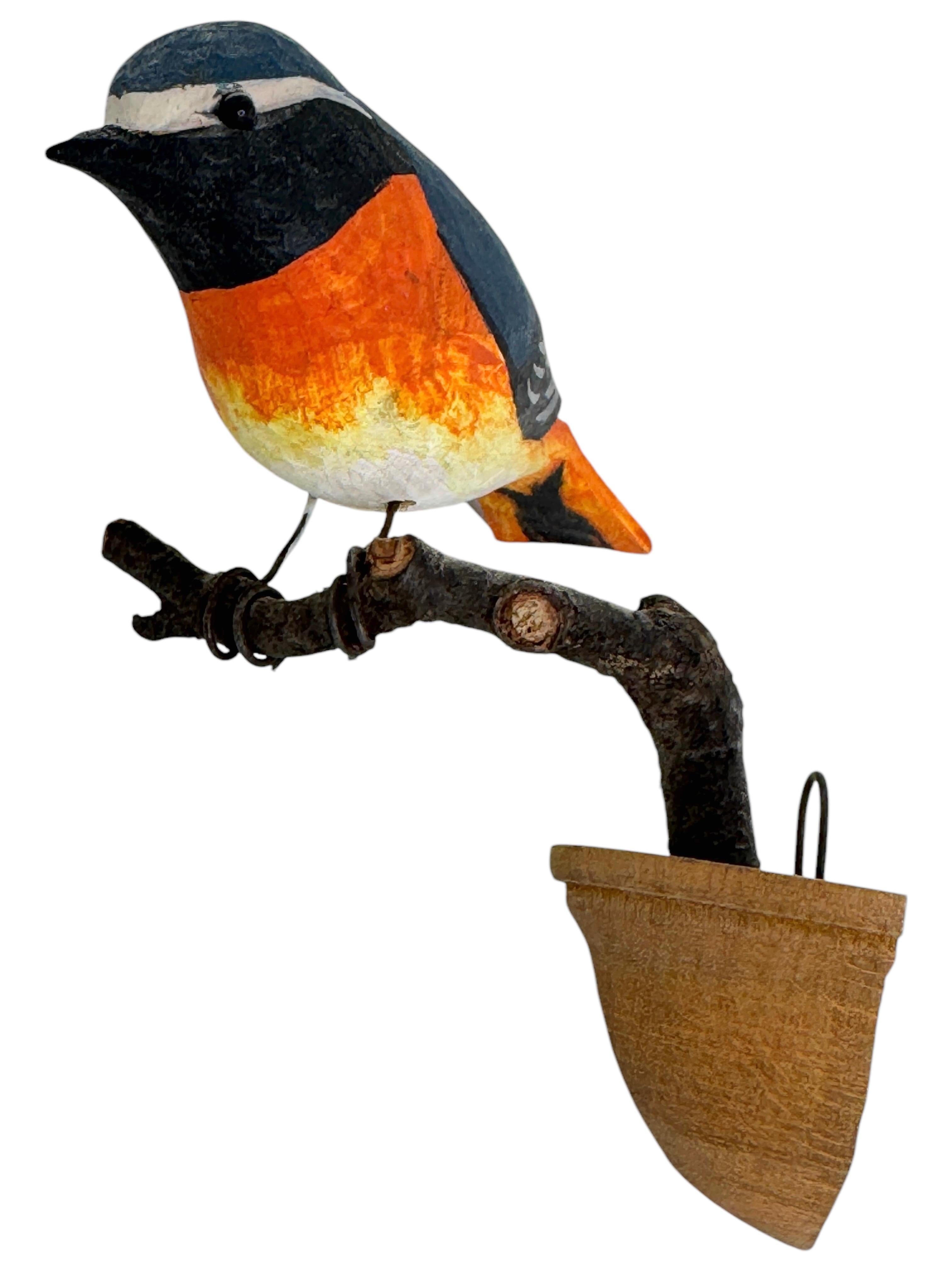 Niedlicher Vichtauer handgeschnitzter Holzvogel, Schwarzwälder Volkskunst, Österreich, 1920er Jahre (Frühes 20. Jahrhundert) im Angebot