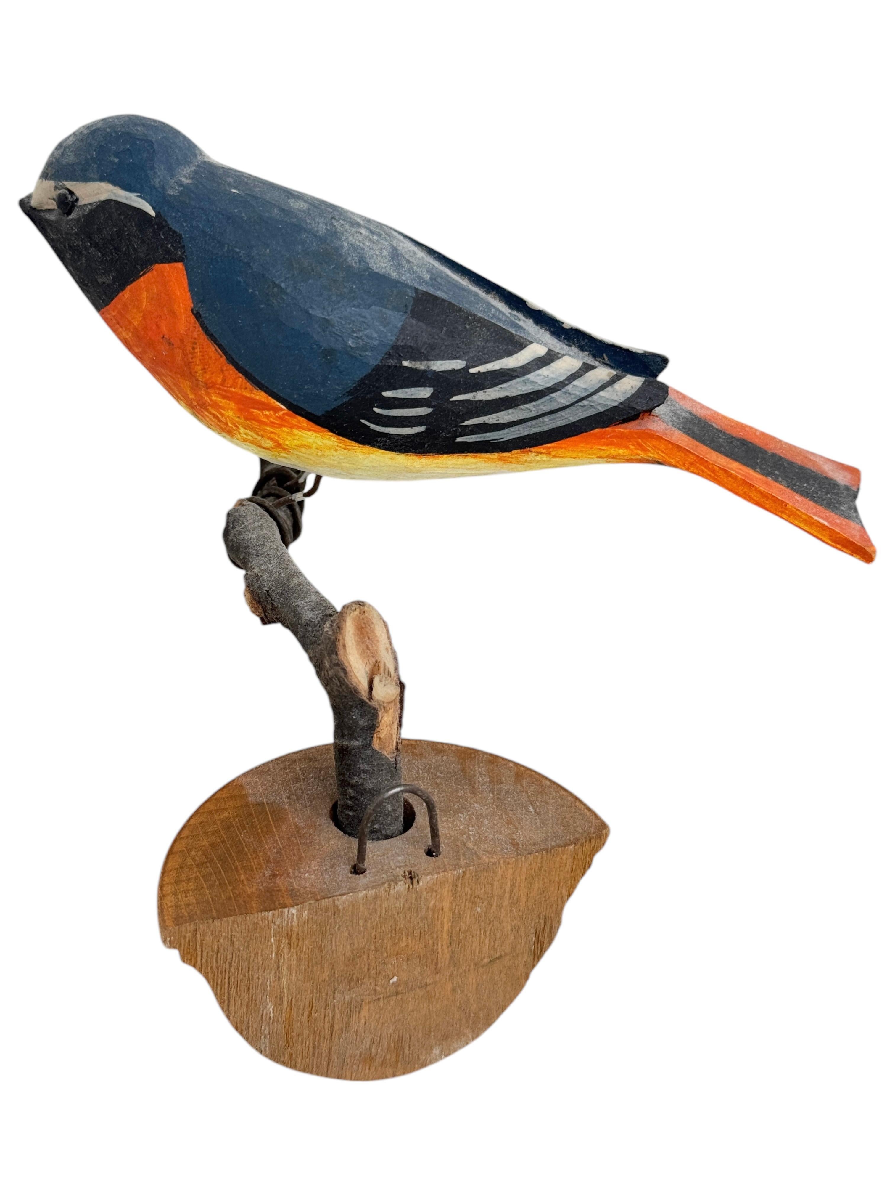 Niedlicher Vichtauer handgeschnitzter Holzvogel, Schwarzwälder Volkskunst, Österreich, 1920er Jahre im Angebot 1